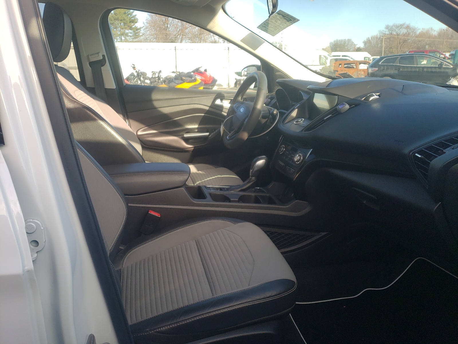 Photo 5 from auction – 2019 FORD ESCAPE SE with VIN 1FMCU0GD4KUB80729