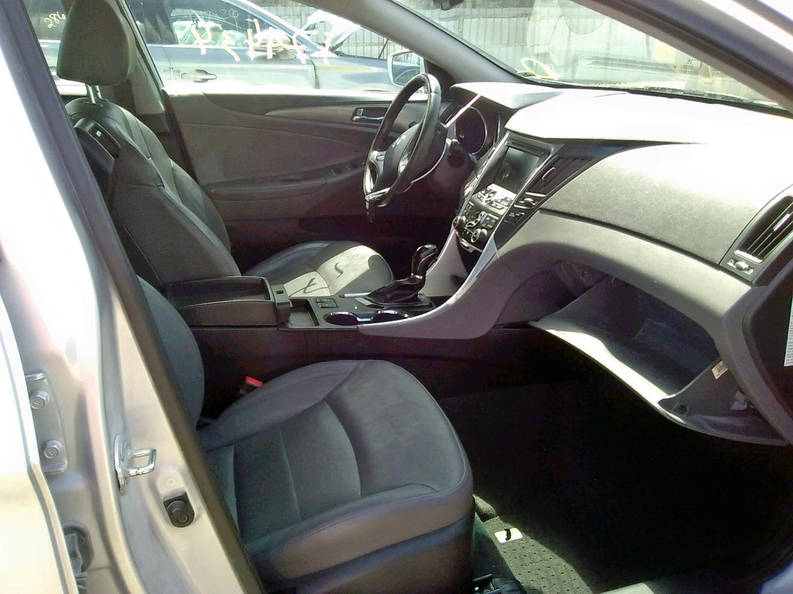 Photo 5 from auction – 2012 HYUNDAI SONATA HYB with VIN KMHEC4A41CA044718