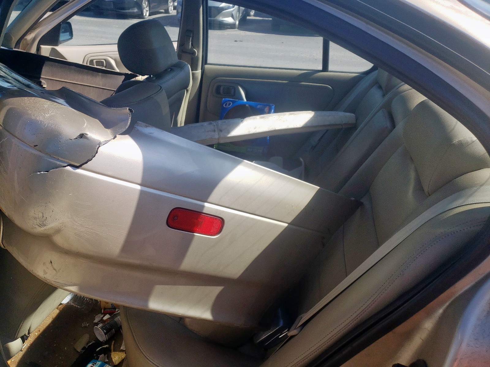 Photo 6 from auction – 2001 INFINITI G20 with VIN JNKCP11A51T404013