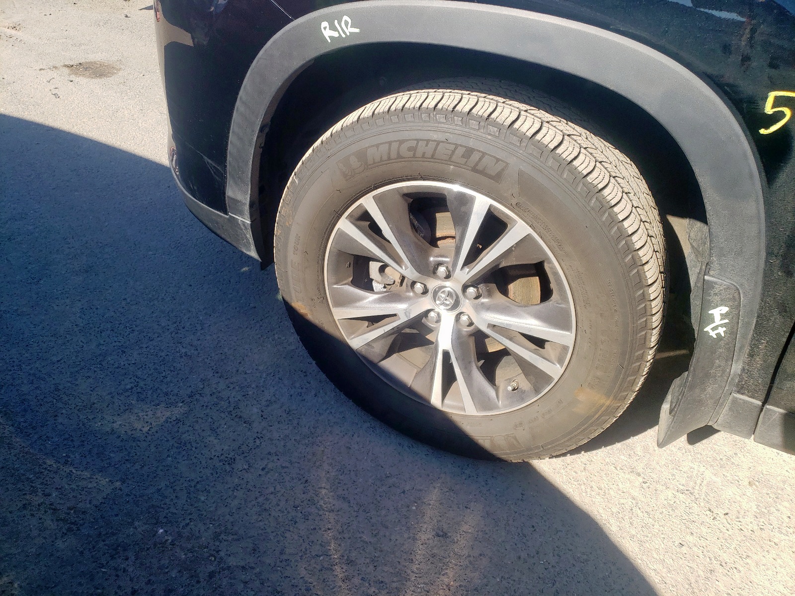 Photo 9 from auction – 2019 TOYOTA HIGHLANDER with VIN 5TDBZRFH3KS710462