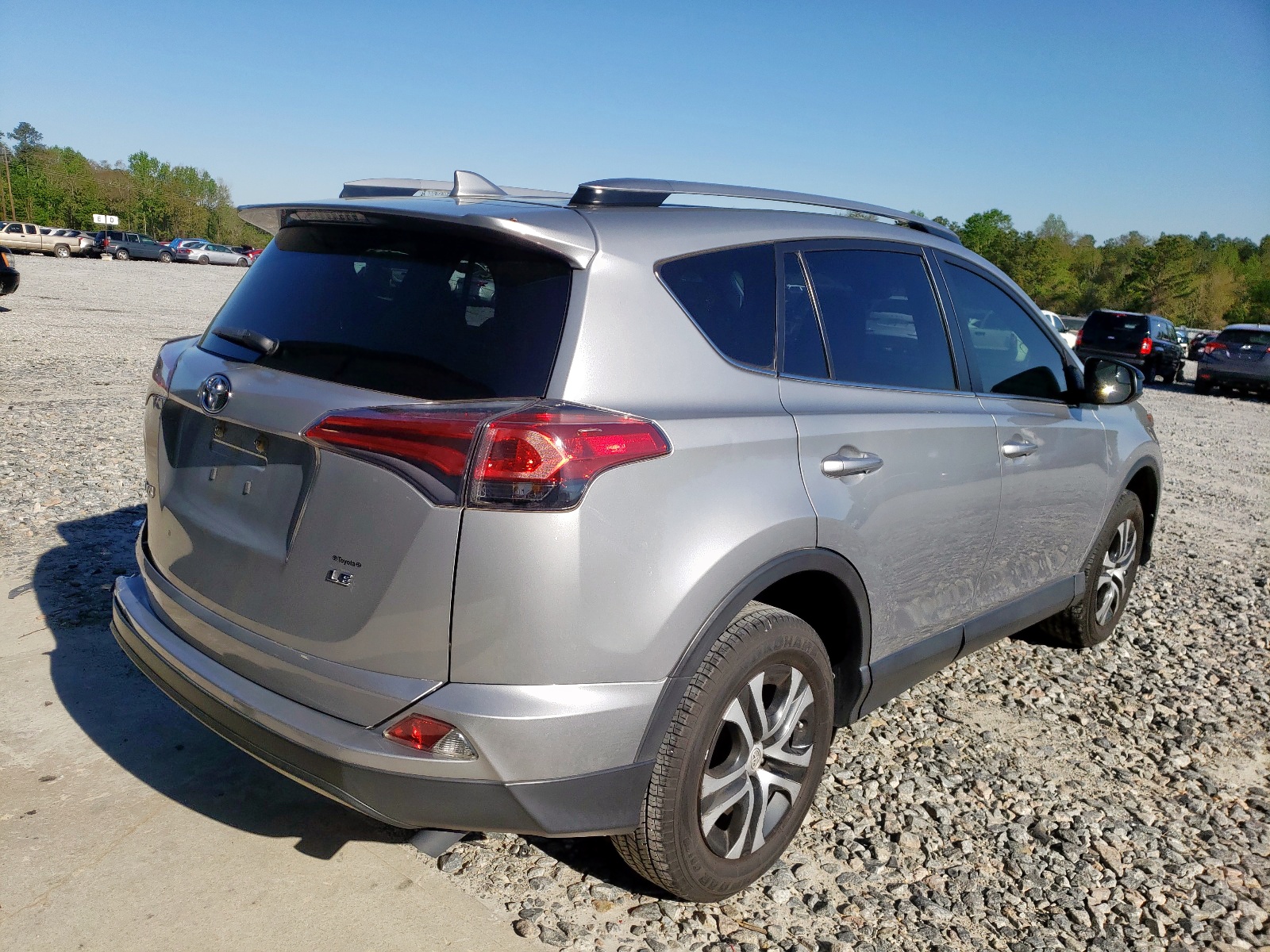 Photo 4 from auction – 2018 TOYOTA RAV4 LE with VIN JTMZFREV9JJ172912