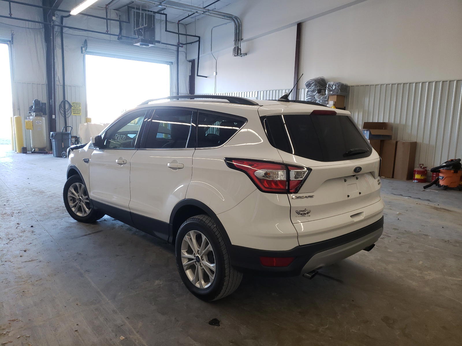 Photo 3 from auction – 2018 FORD ESCAPE SEL with VIN 1FMCU0HD9JUB58464