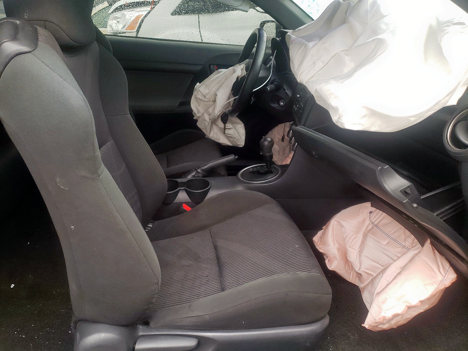 Photo 5 from auction – 2012 TOYOTA SCION TC with VIN JTKJF5C79C3034068