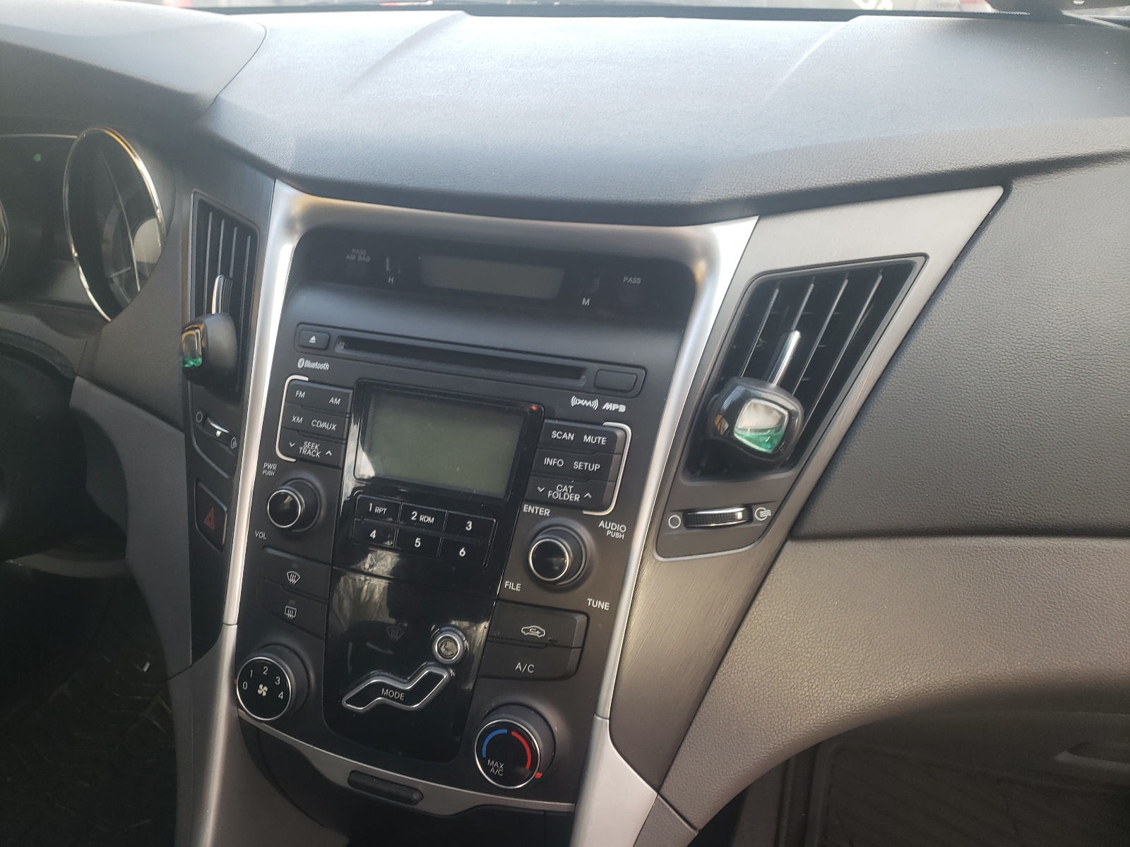Photo 9 from auction – 2011 HYUNDAI SONATA GLS with VIN 5NPEB4ACXBH253266