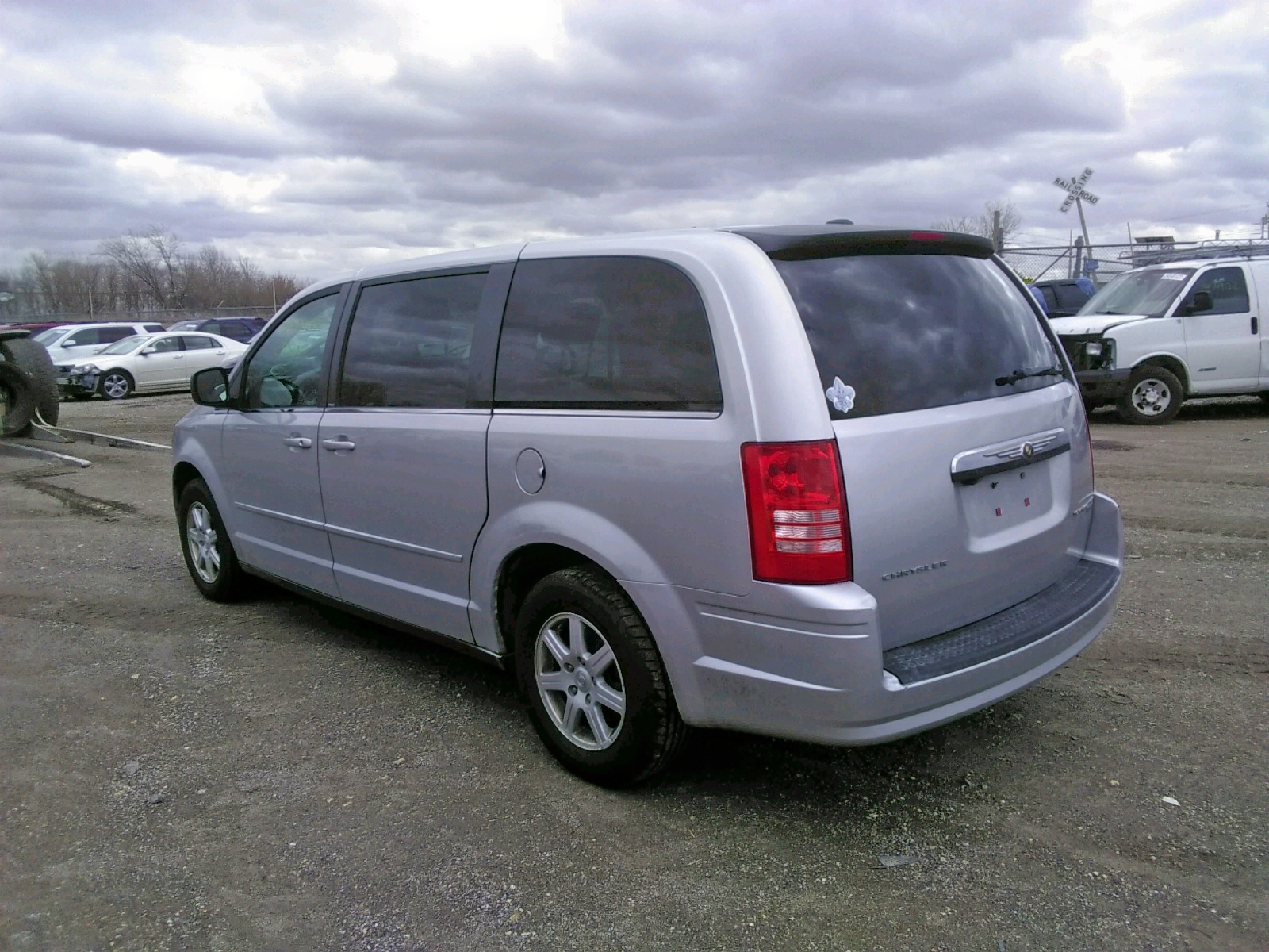 Photo 3 from auction – 2010 CHRYSLER TOWN & COU with VIN 2A4RR2D1XAR369543