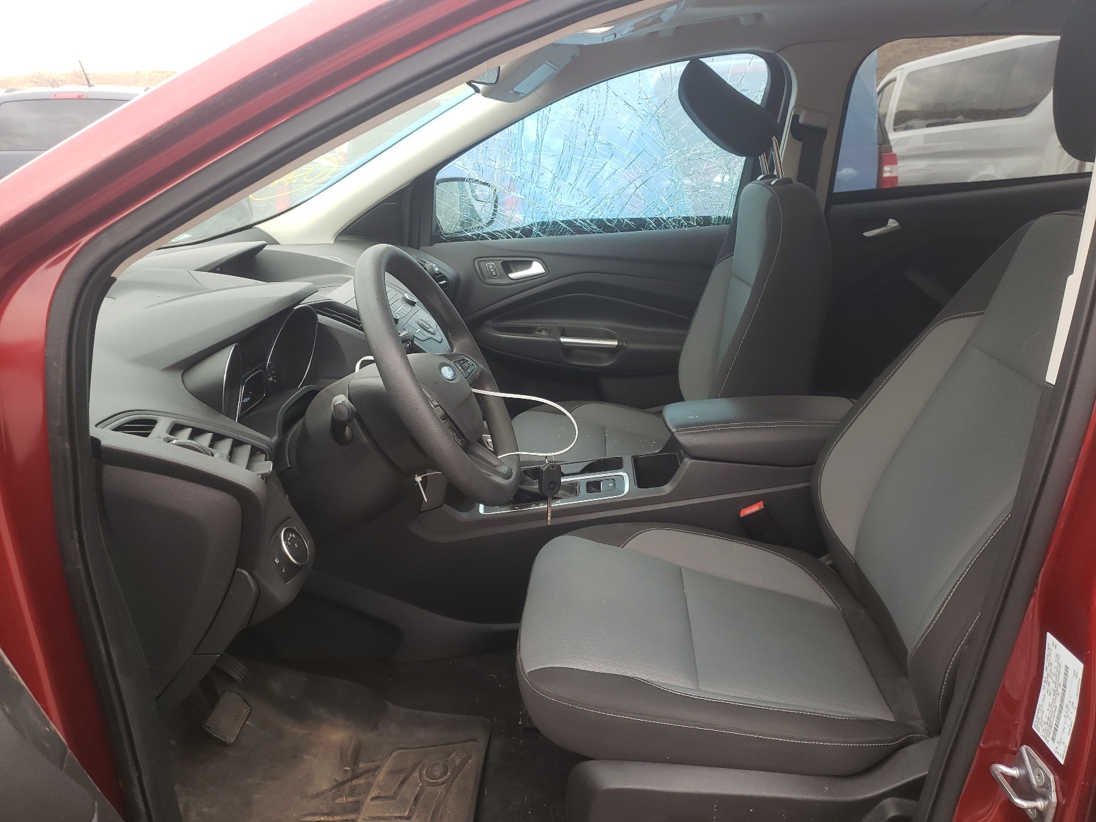 Photo 5 from auction – 2018 FORD ESCAPE SE with VIN 1FMCU9GD1JUD15944