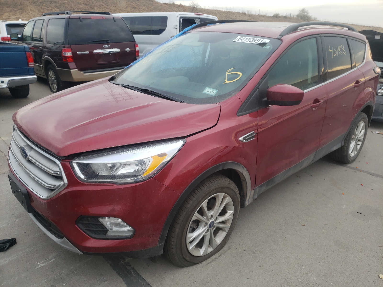 Photo 2 from auction – 2018 FORD ESCAPE SE with VIN 1FMCU9GD1JUD15944