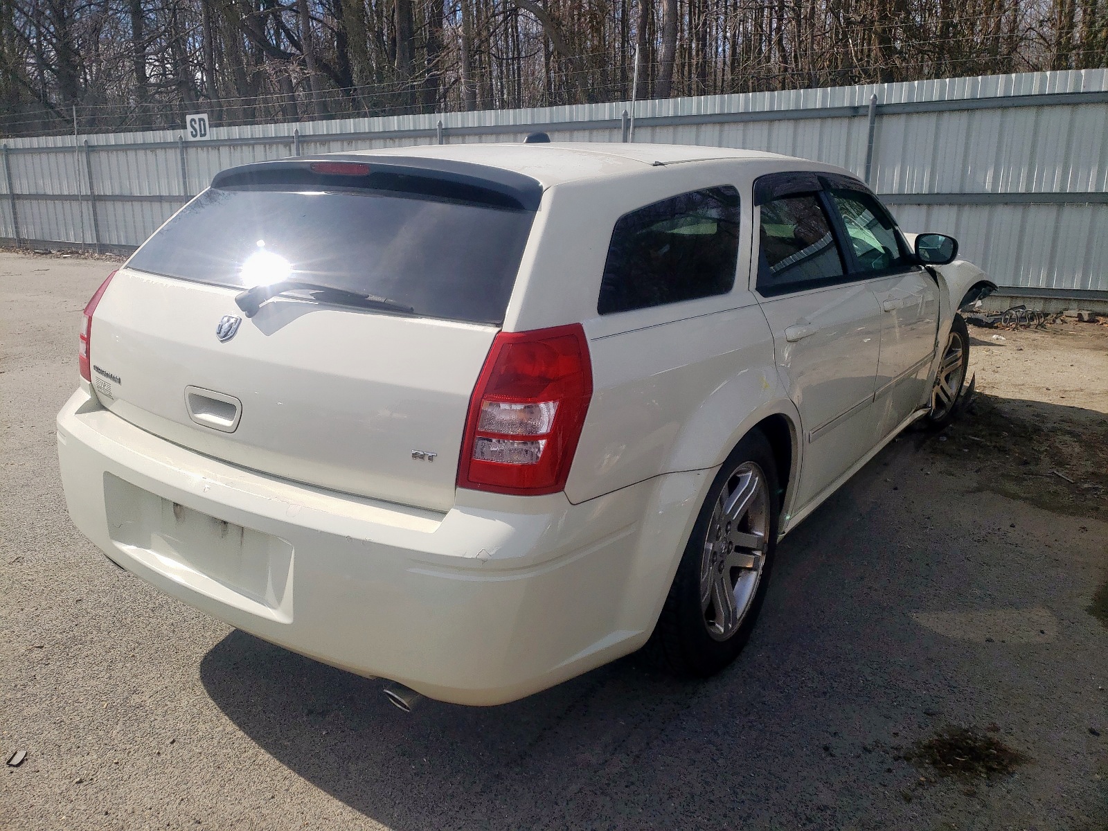 Photo 4 from auction – 2005 DODGE MAGNUM R/T with VIN 2D8GV58275H619122