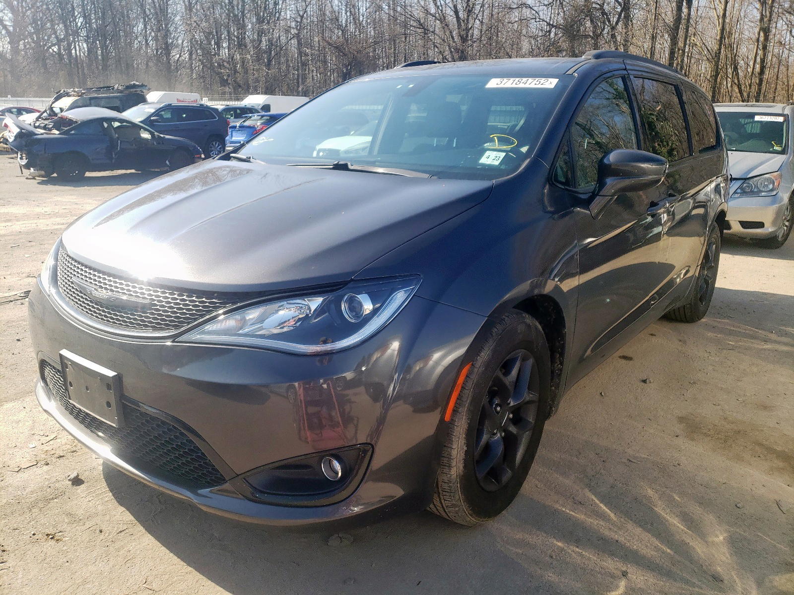 Photo 2 from auction – 2018 CHRYSLER PACIFICA T with VIN 2C4RC1BG1JR178022