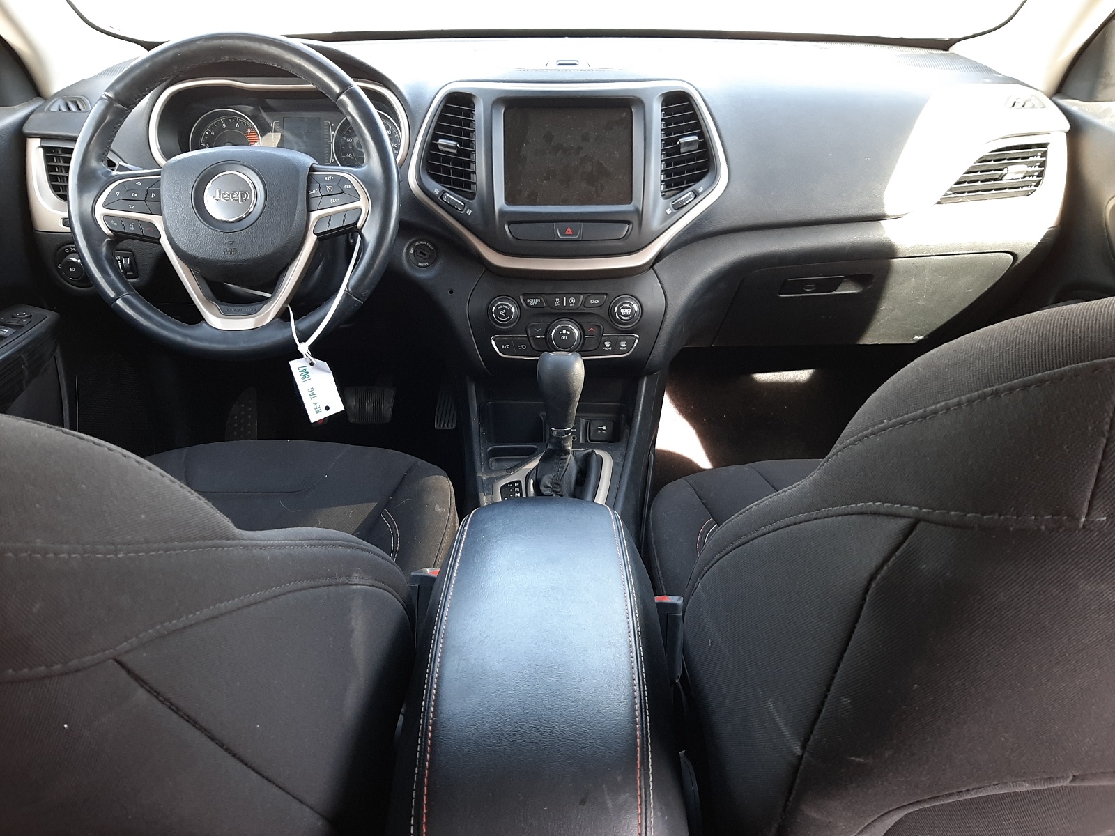 Photo 9 from auction – 2017 JEEP CHEROKEE L with VIN 1C4PJLCS1HW549404