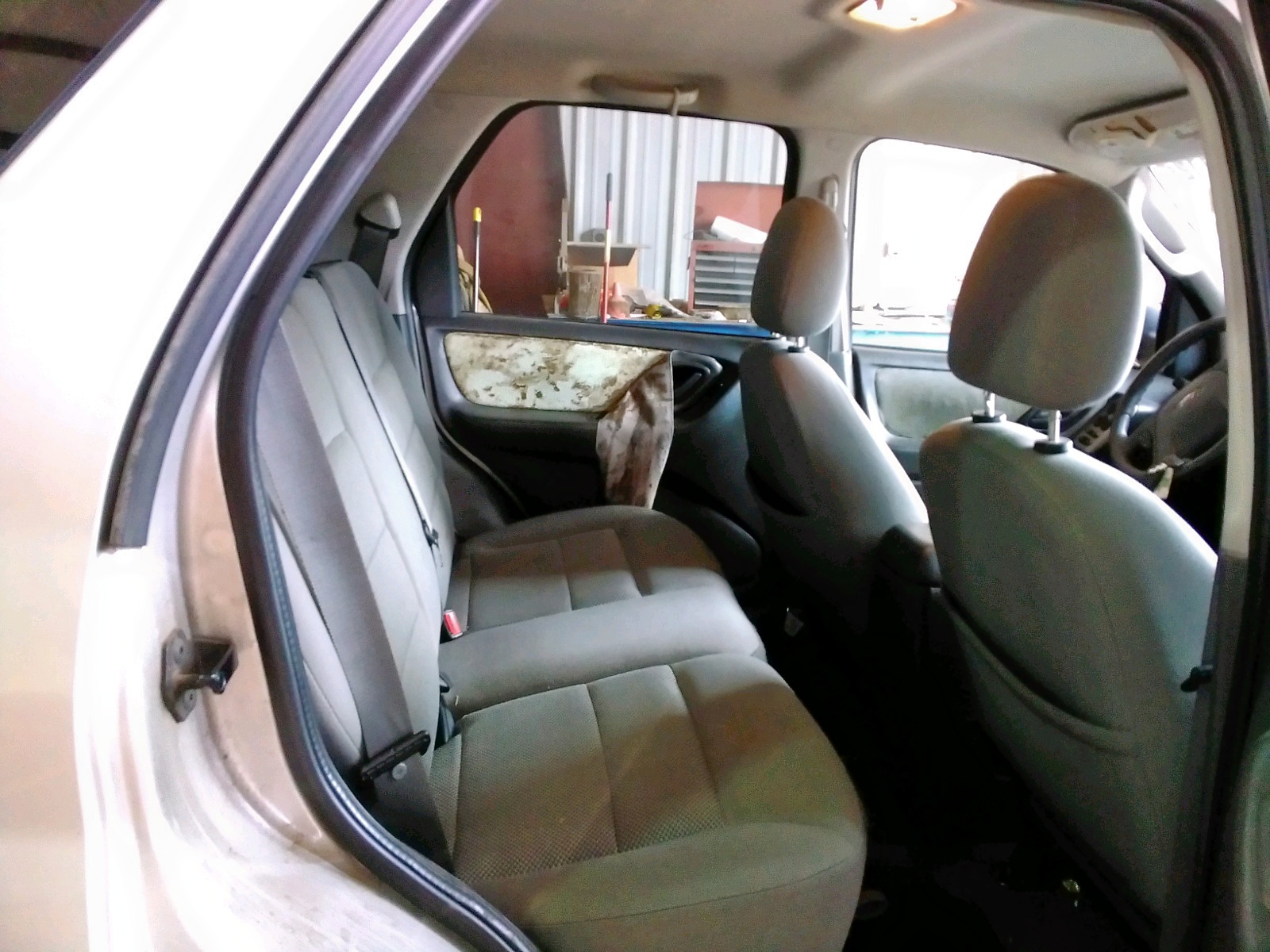 Photo 6 from auction – 2005 FORD ESCAPE XLT with VIN 1FMYU03165KB33638