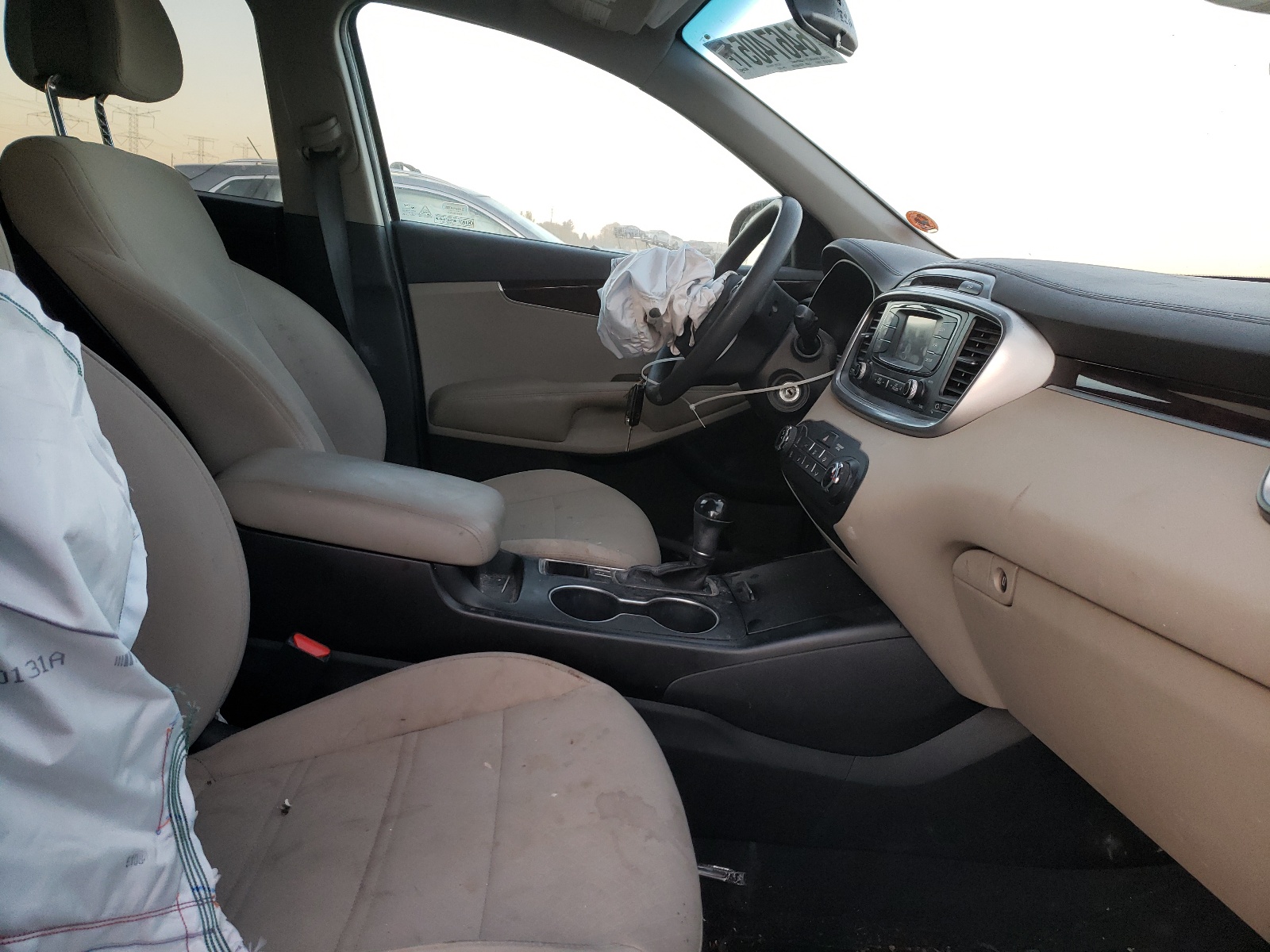 Photo 5 from auction – 2017 KIA SORENTO LX with VIN 5XYPGDA54HG213311