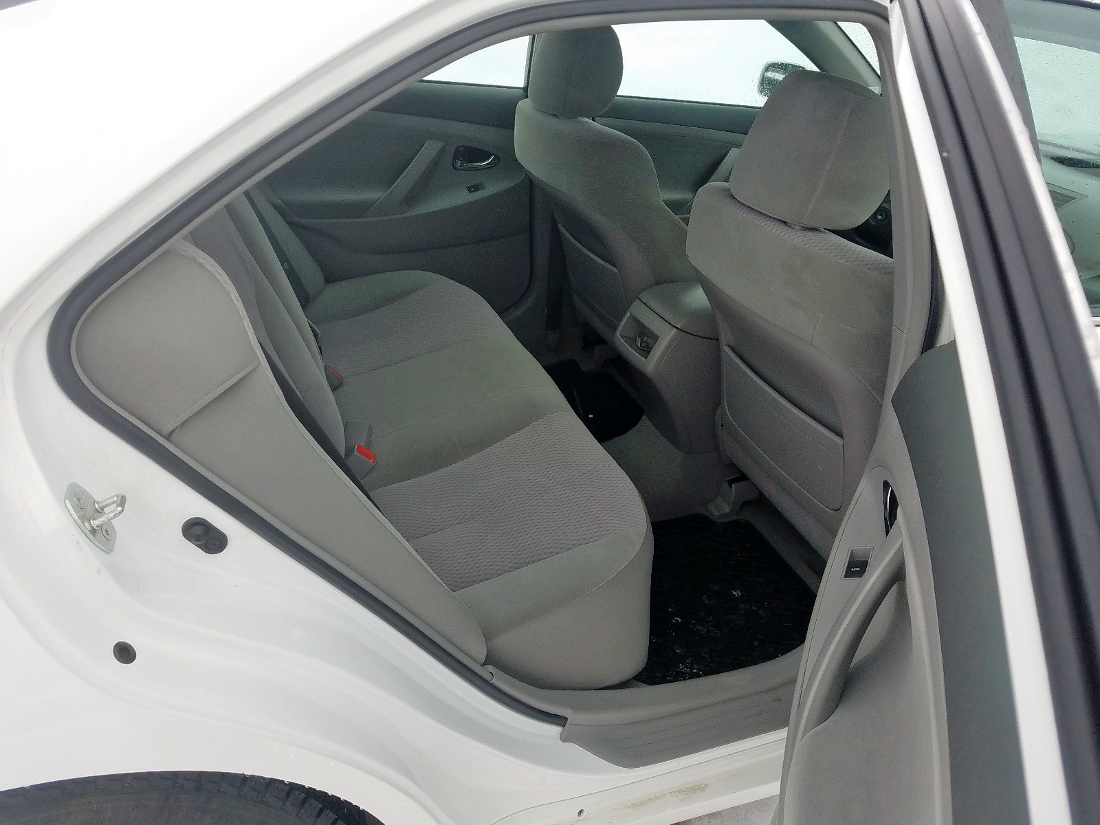 Photo 6 from auction – 2010 TOYOTA CAMRY BASE with VIN 4T1BF3EKXAU577840