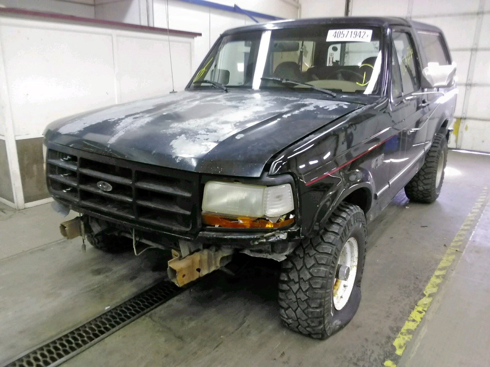 Photo 2 from auction – 1993 FORD BRONCO U10 with VIN 1FMEU15H7PLA08390