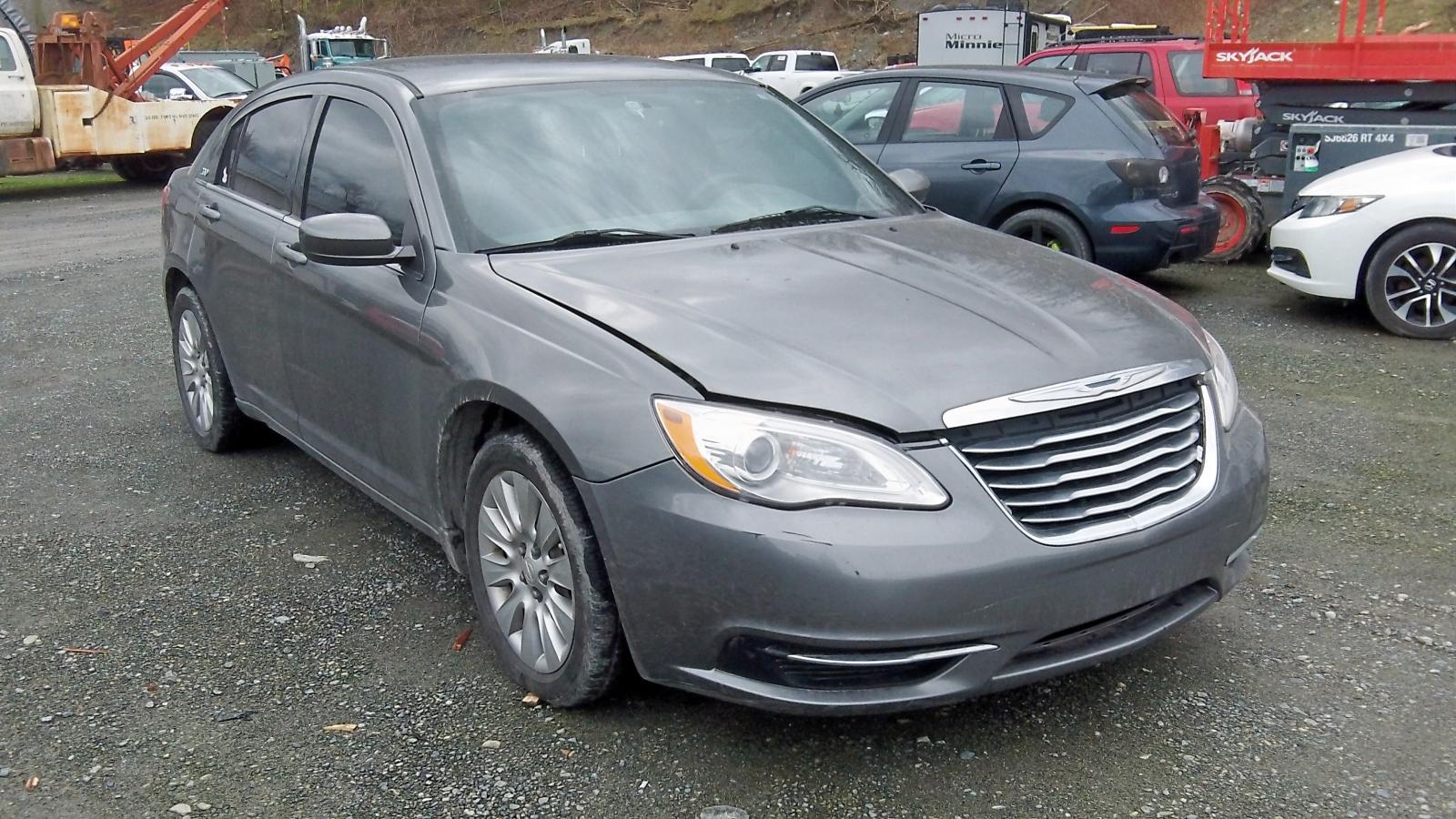 CHRYSLER 200 LX 2013 with VIN 1C3CCBAB8DN569577 - Photo from auction