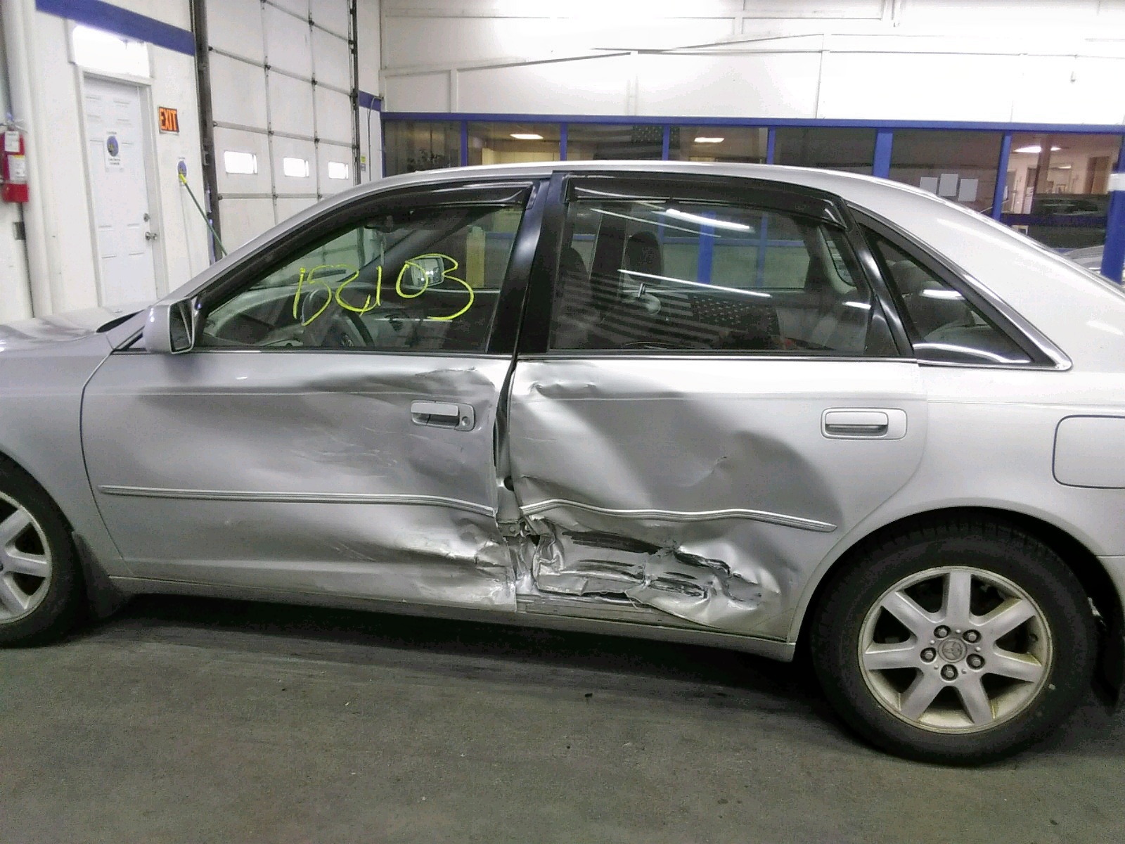 Photo 9 from auction – 2002 TOYOTA AVALON XL with VIN 4T1BF28B72U250853