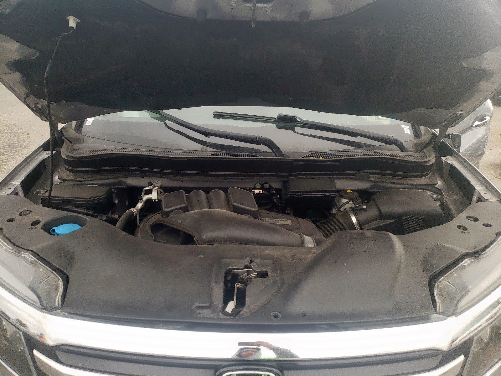 Photo 7 from auction – 2017 HONDA PILOT TOUR with VIN 5FNYF5H93HB009757