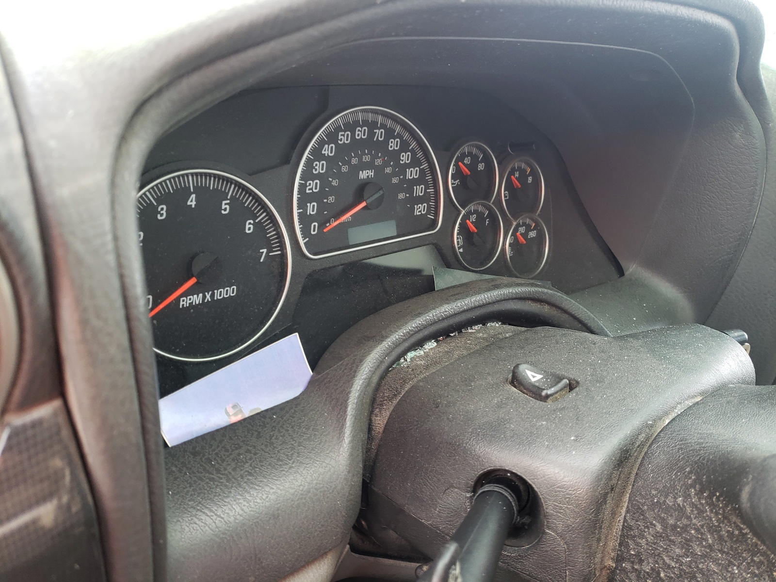 Photo 8 from auction – 2004 GMC ENVOY with VIN 1GKDT13SX42370432
