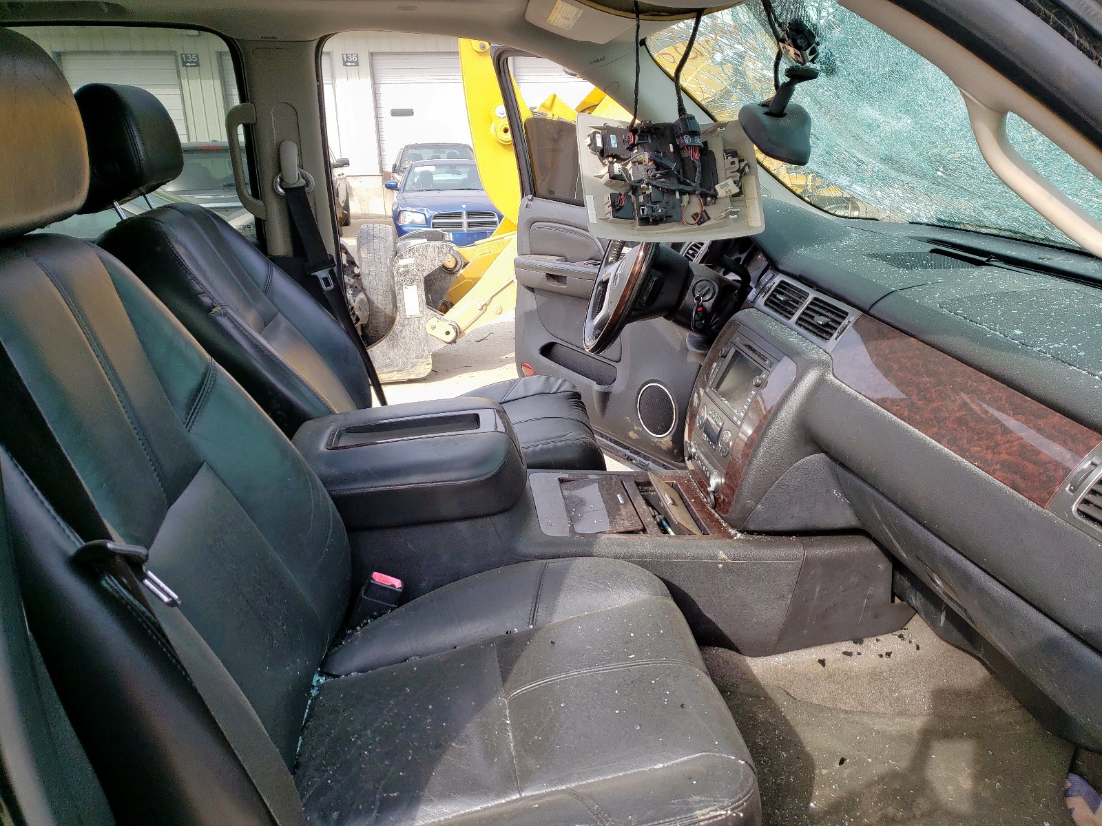 Photo 5 from auction – 2007 GMC YUKON DENA with VIN 1GKFK63897J236504