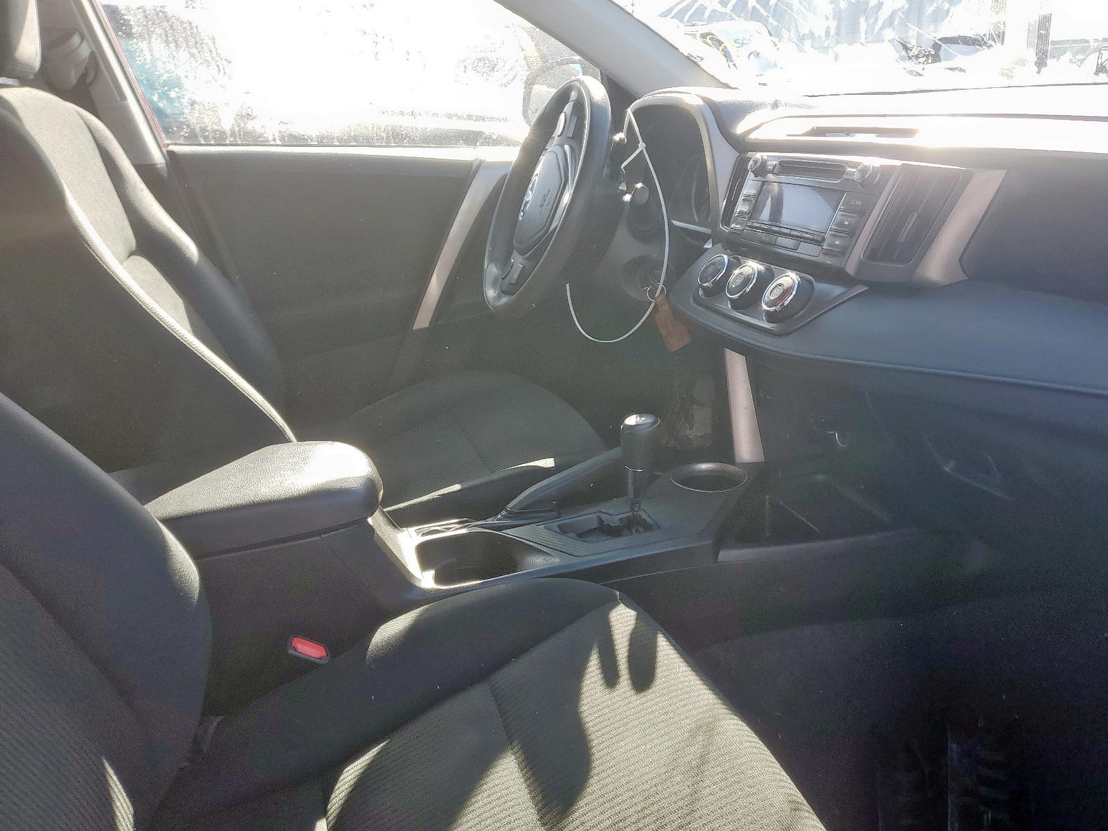 Photo 5 from auction – 2015 TOYOTA RAV4 LE with VIN 2T3BFREV2FW288141