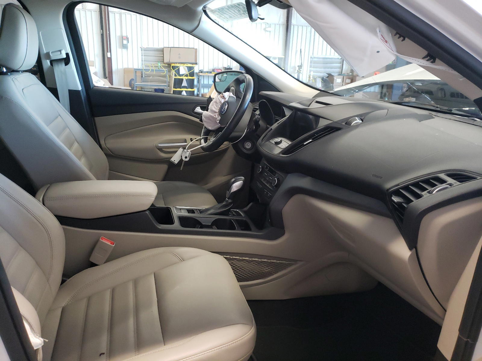 Photo 5 from auction – 2018 FORD ESCAPE SEL with VIN 1FMCU0HD9JUB58464