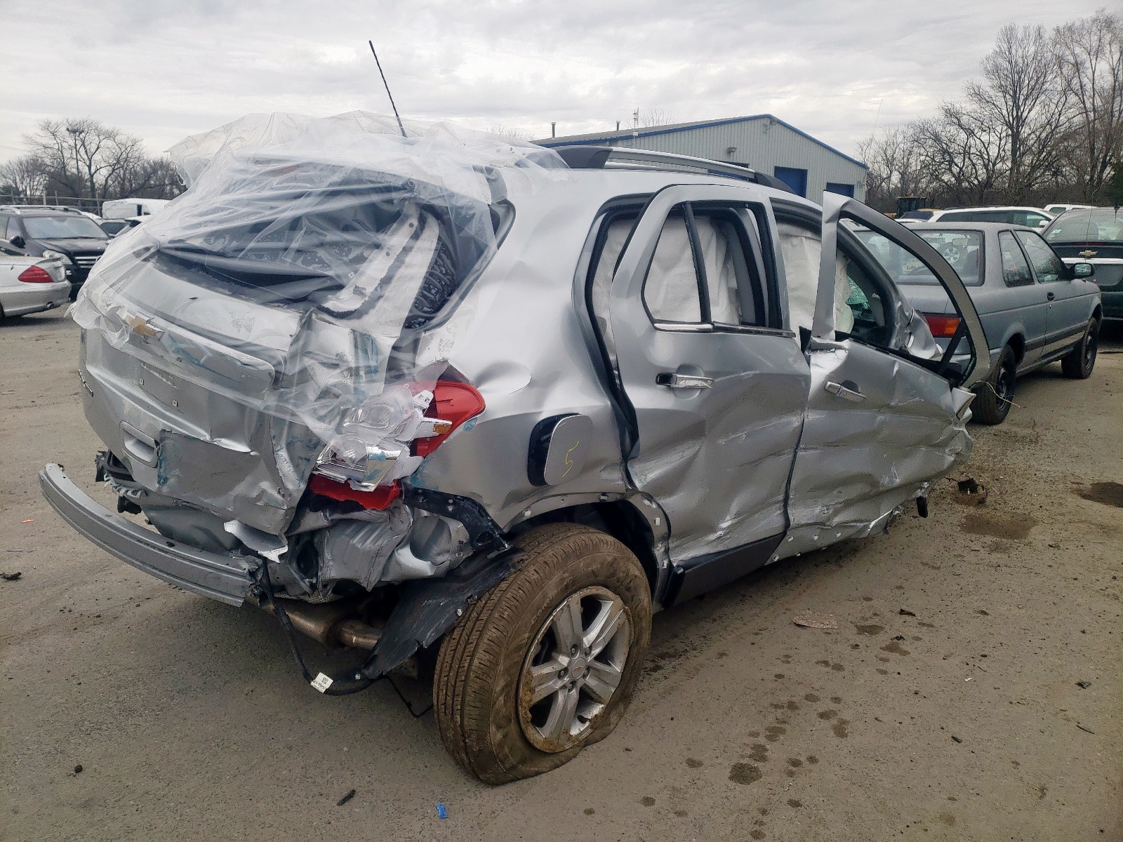 Photo 4 from auction – 2020 CHEVROLET TRAX 1LT with VIN KL7CJPSB4LB024373
