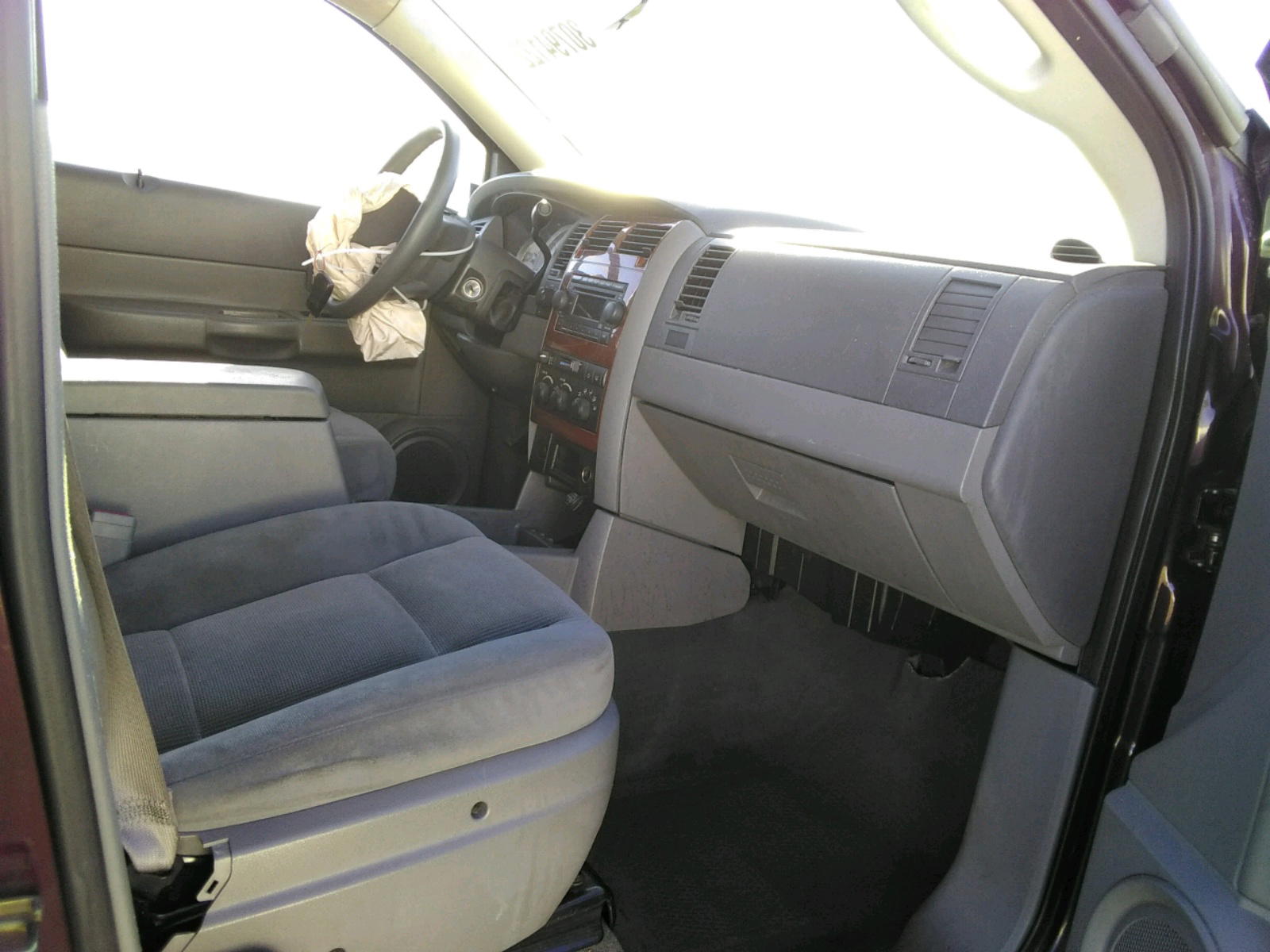 Photo 5 from auction – 2005 DODGE DURANGO SL with VIN 1D4HB48D05F522727