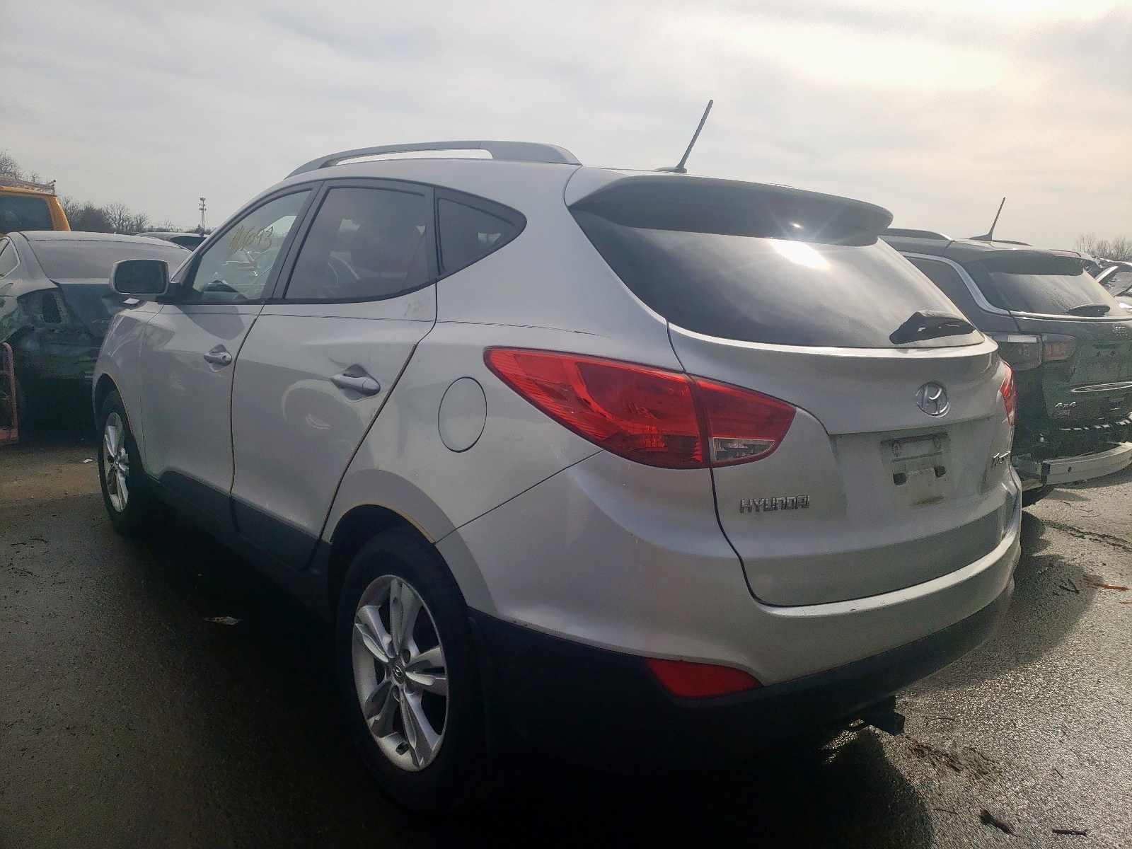 Photo 3 from auction – 2011 HYUNDAI TUCSON GLS with VIN KM8JU3AC8BU290675