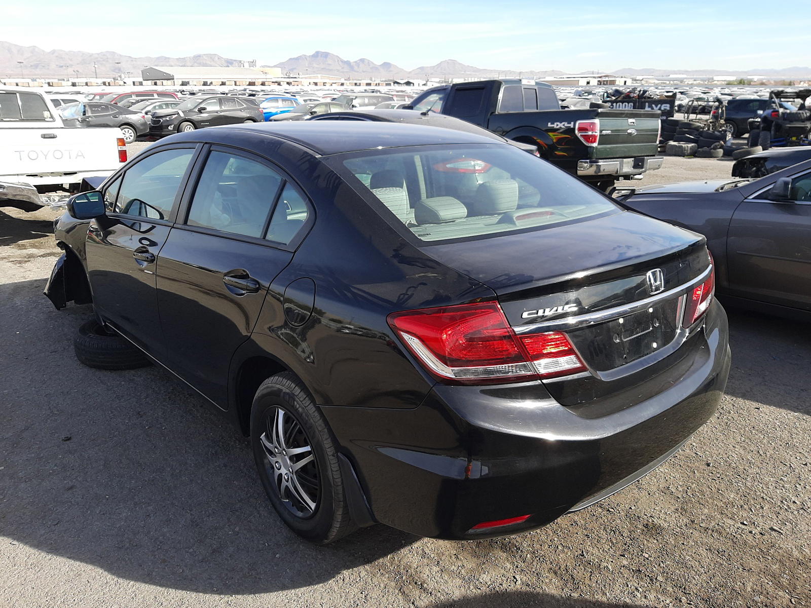 Photo 3 from auction – 2015 HONDA CIVIC LX with VIN 19XFB2F56FE029909