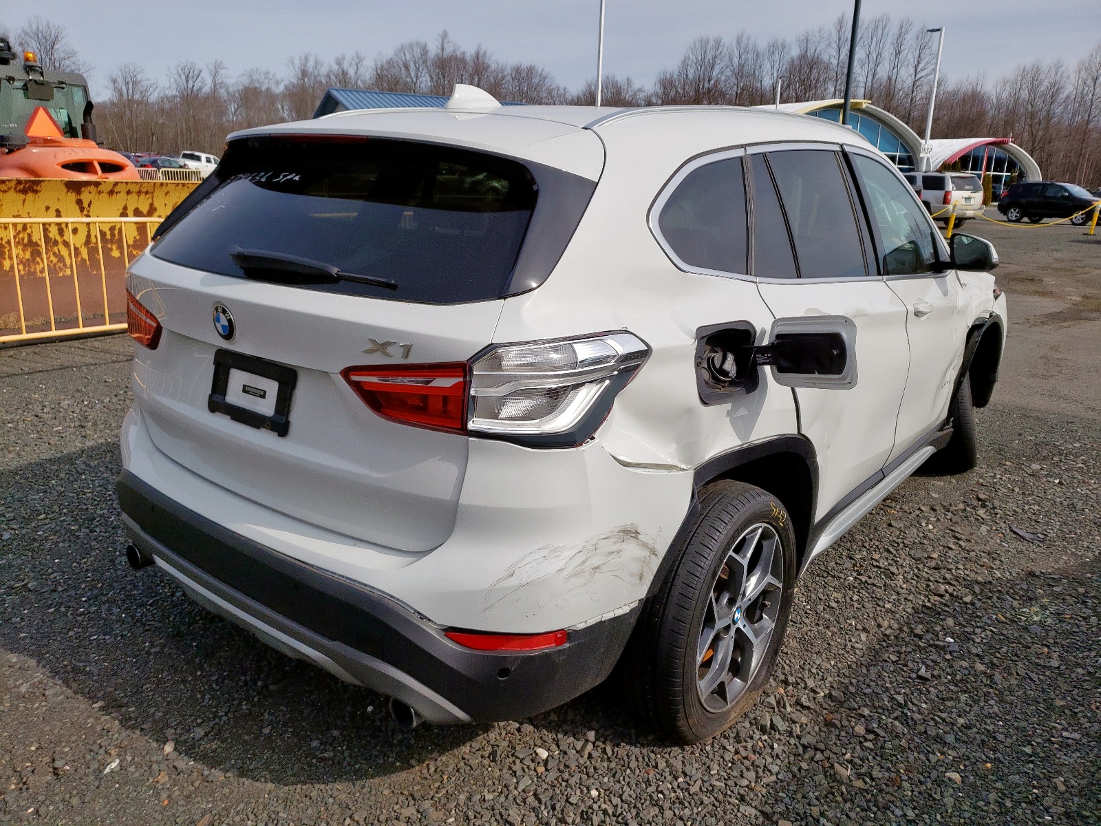 Photo 4 from auction – 2017 BMW X1 XDRIVE2 with VIN WBXHT3C31H5F80848