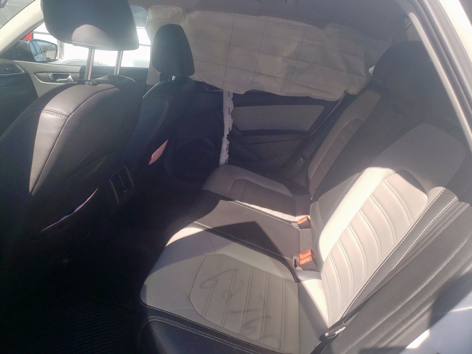 Photo 6 from auction – 2014 VOLKSWAGEN PASSAT SE with VIN 1VWBT7A39EC103292
