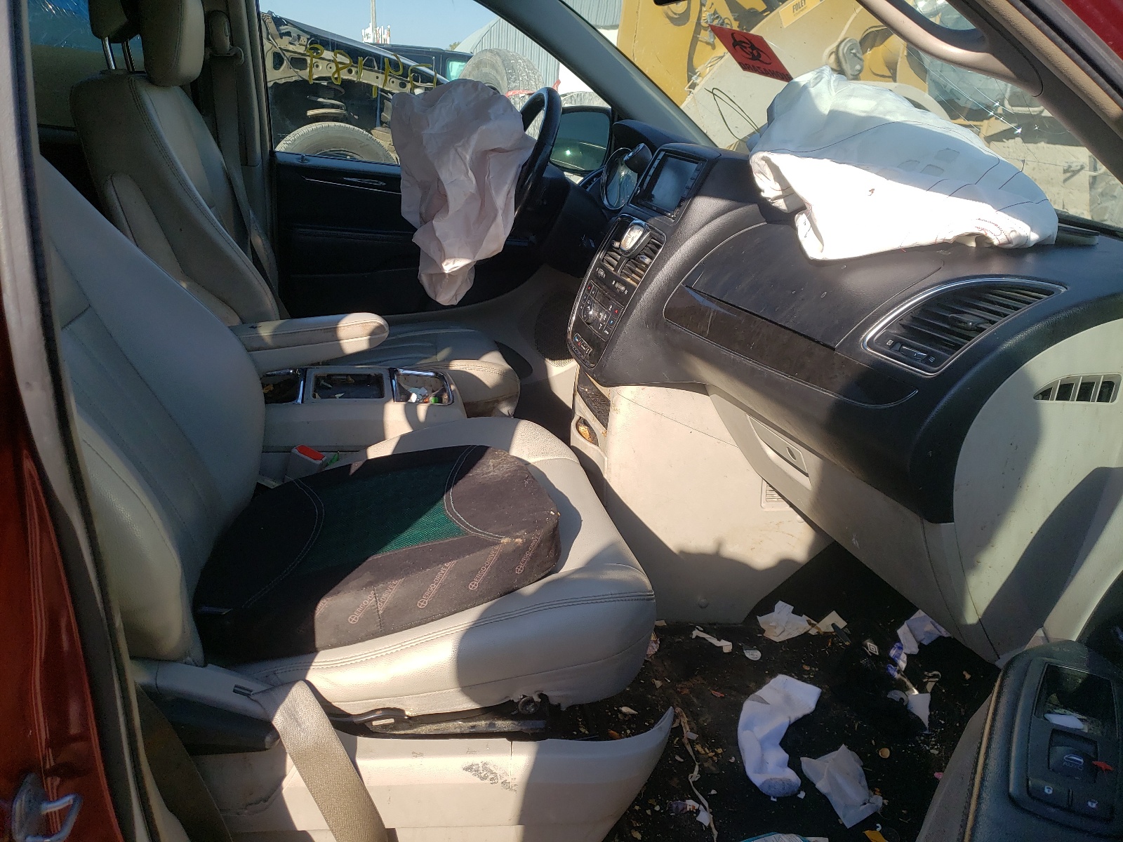 Photo 5 from auction – 2013 CHRYSLER TOWN & COU with VIN 2C4RC1BG2DR805864