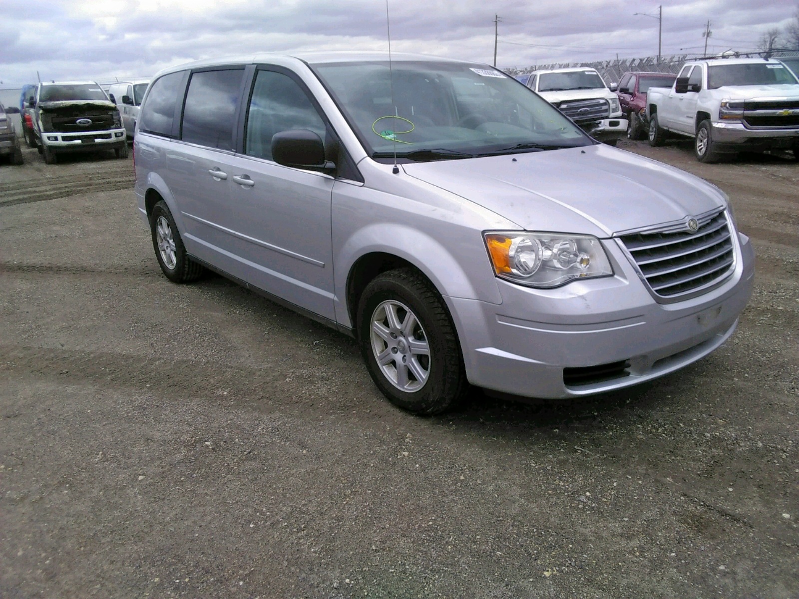 Photo 1 from auction – 2010 CHRYSLER TOWN & COU with VIN 2A4RR2D1XAR369543