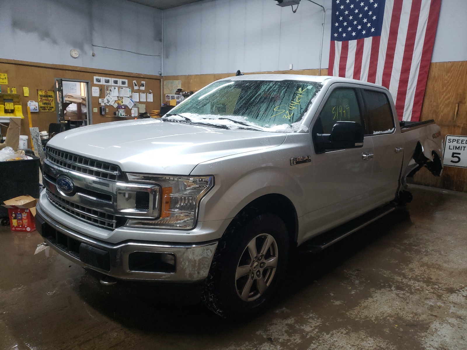 Photo 2 from auction – 2019 FORD F150 SUPER with VIN 1FTFW1E43KFC25541