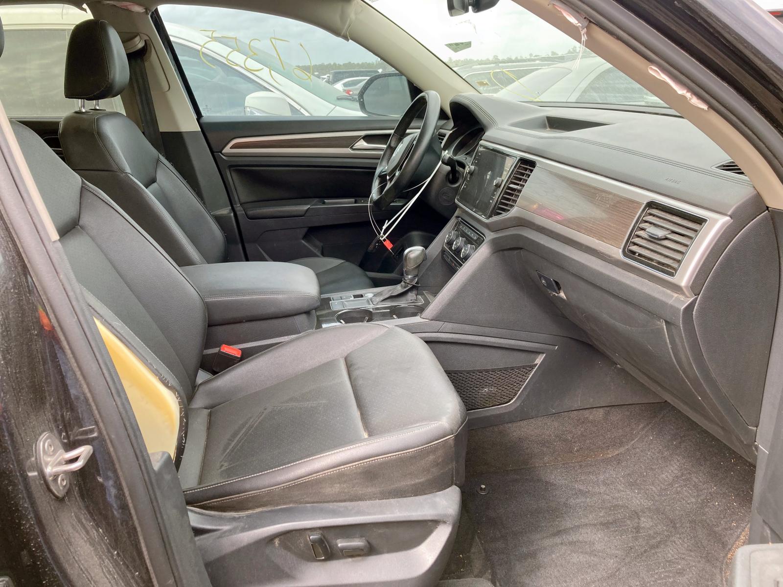 Photo 5 from auction – 2018 VOLKSWAGEN ATLAS SE with VIN 1V2SR2CA1JC559179