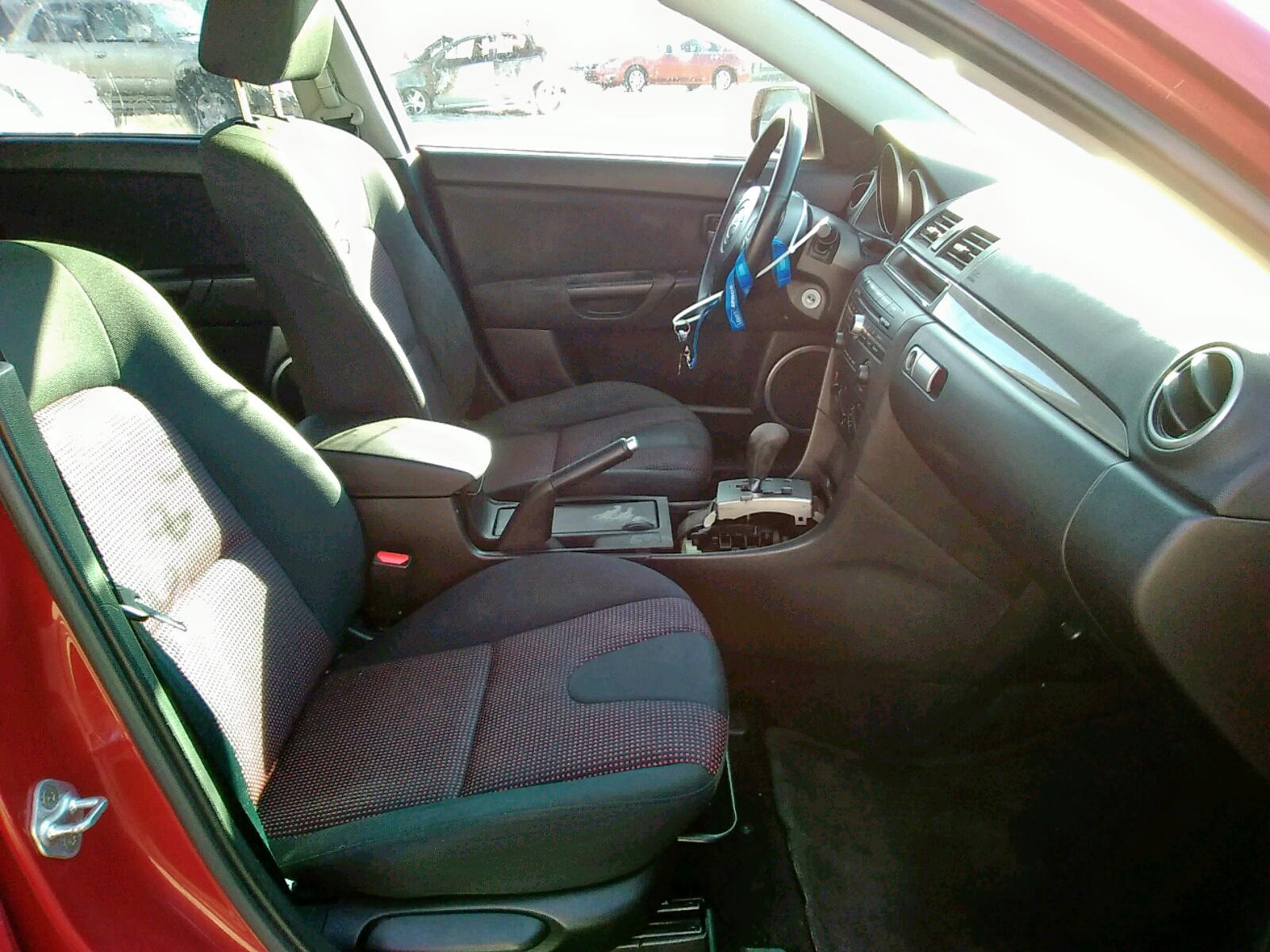 Photo 5 from auction – 2006 MAZDA 3 HATCHBAC with VIN JM1BK143361402112