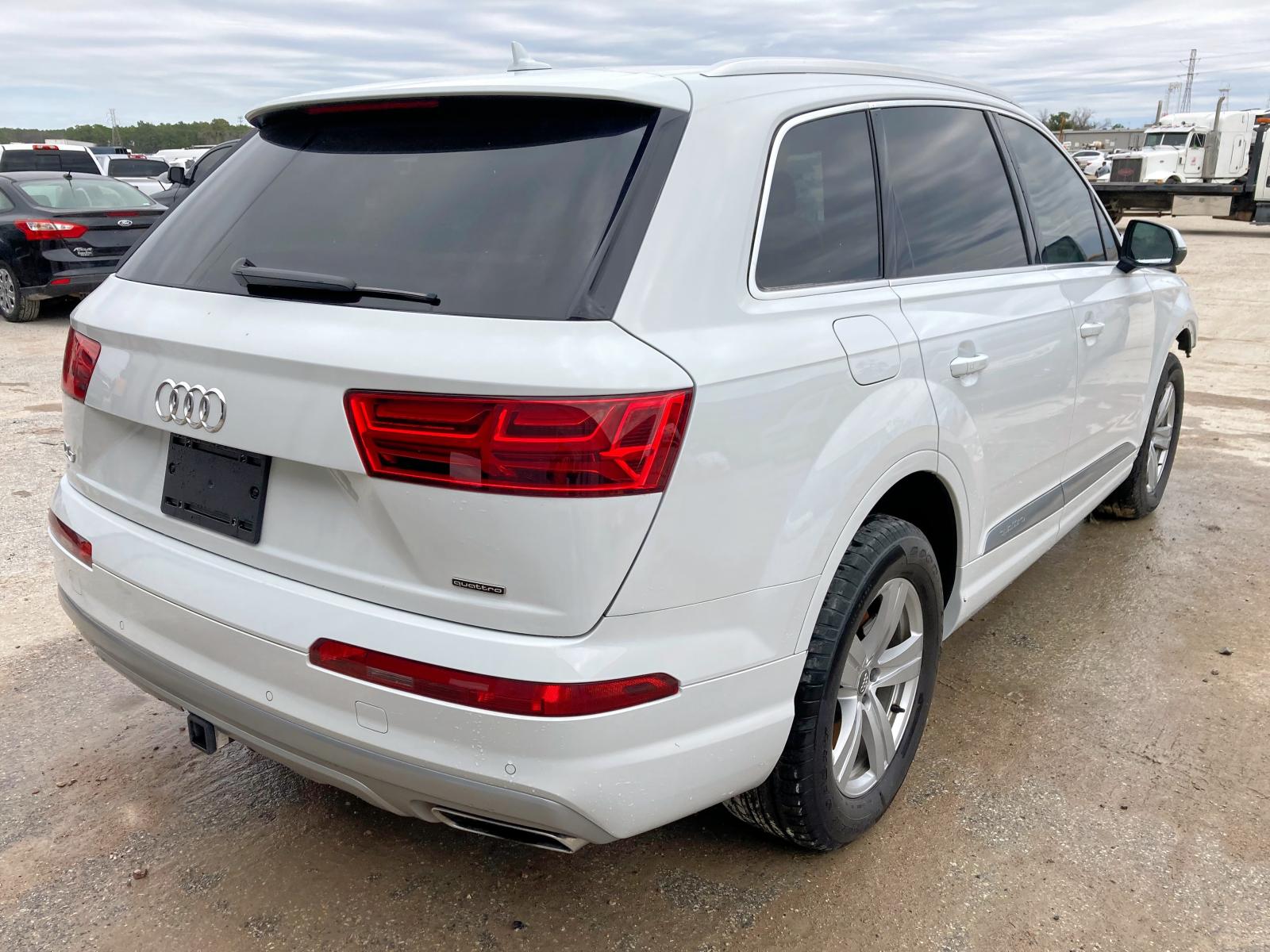 Photo 4 from auction – 2019 AUDI Q7 PREMIUM with VIN WA1LHAF72KD038514