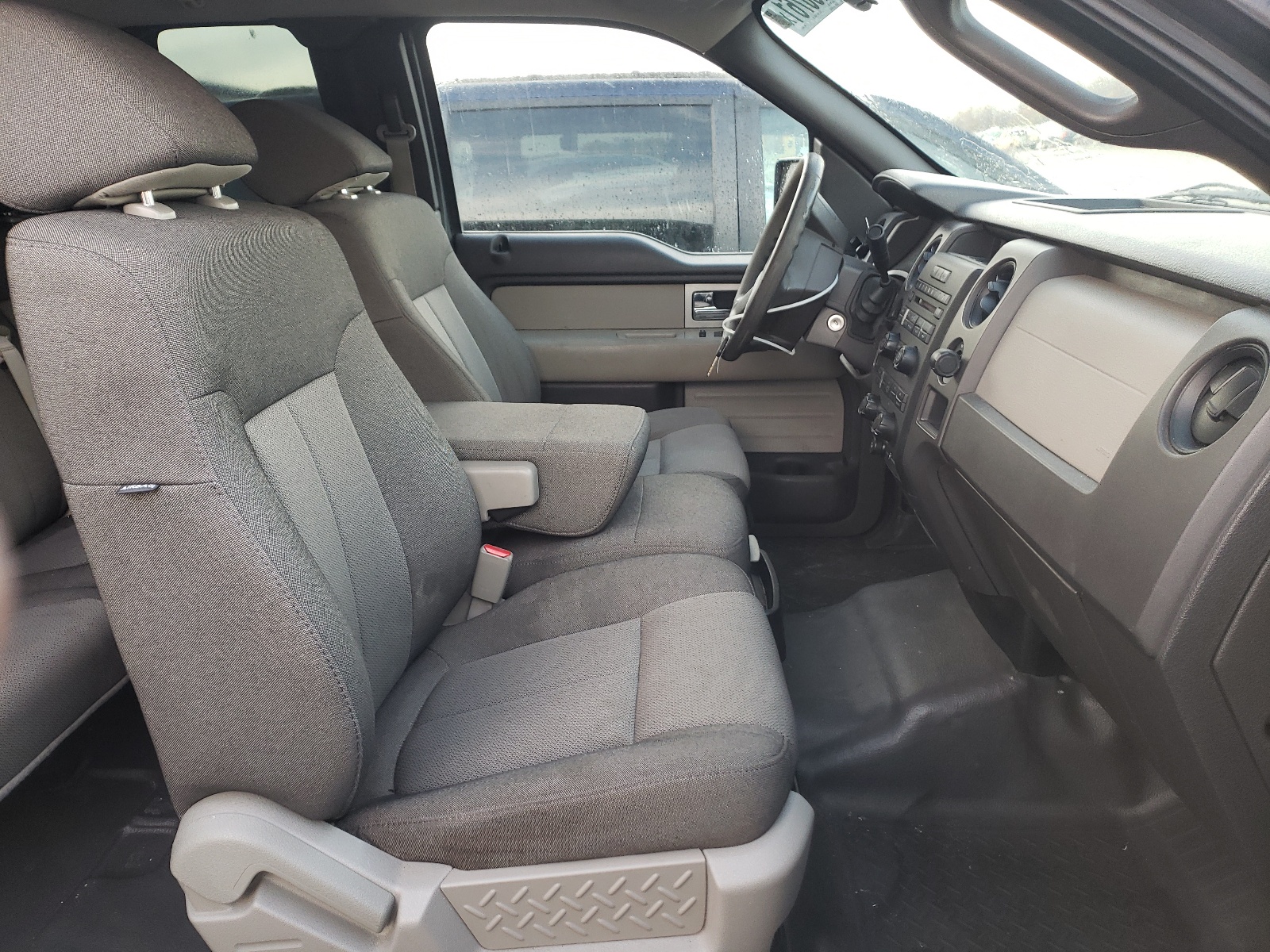 Photo 5 from auction – 2010 FORD F150 SUPER with VIN 1FTEX1CW9AFD53312