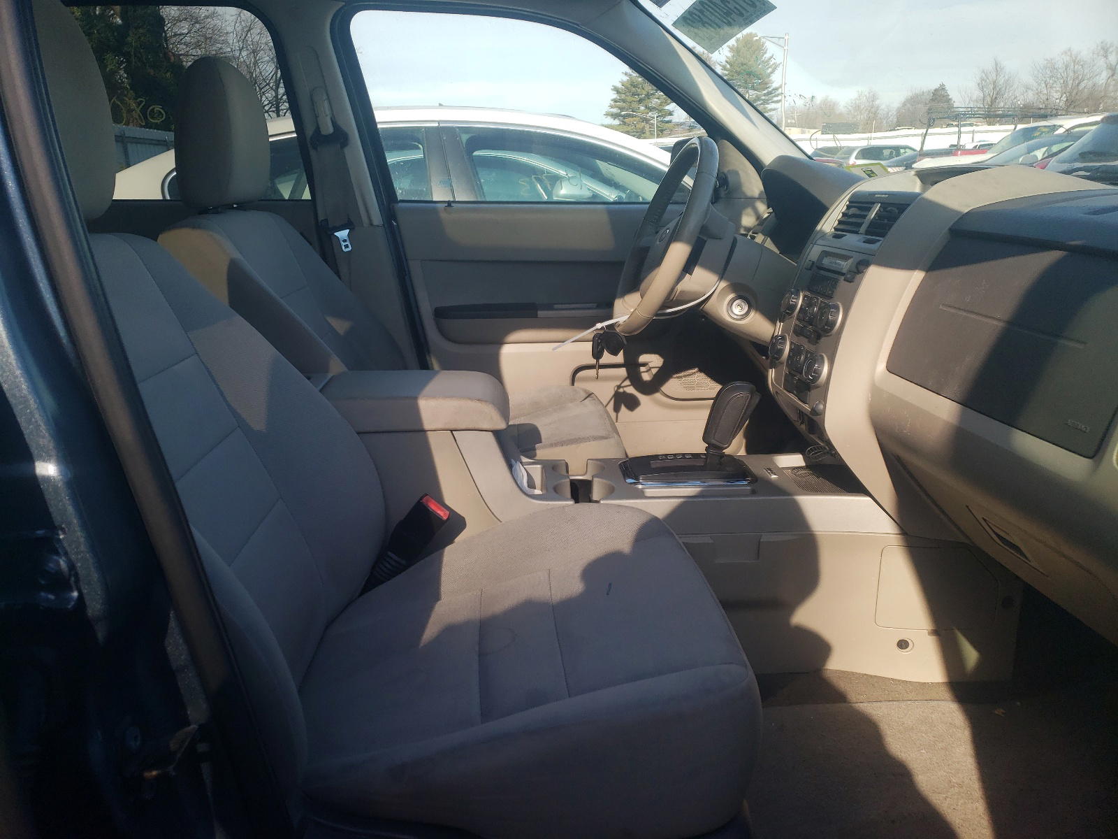 Photo 5 from auction – 2011 FORD ESCAPE with VIN 1FMCU9DG4BKA24673