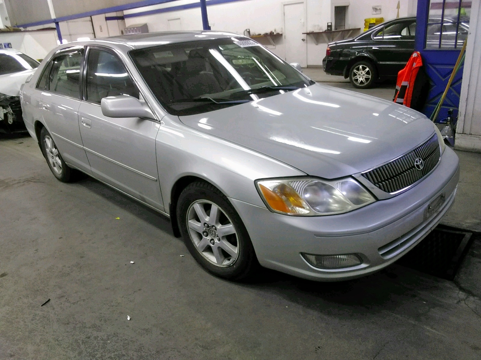 Photo 1 from auction – 2002 TOYOTA AVALON XL with VIN 4T1BF28B72U250853