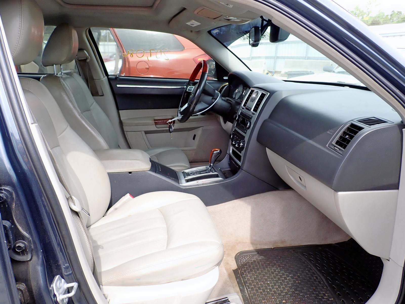 Photo 5 from auction – 2007 CHRYSLER 300C with VIN 2C3KA63H07H684570