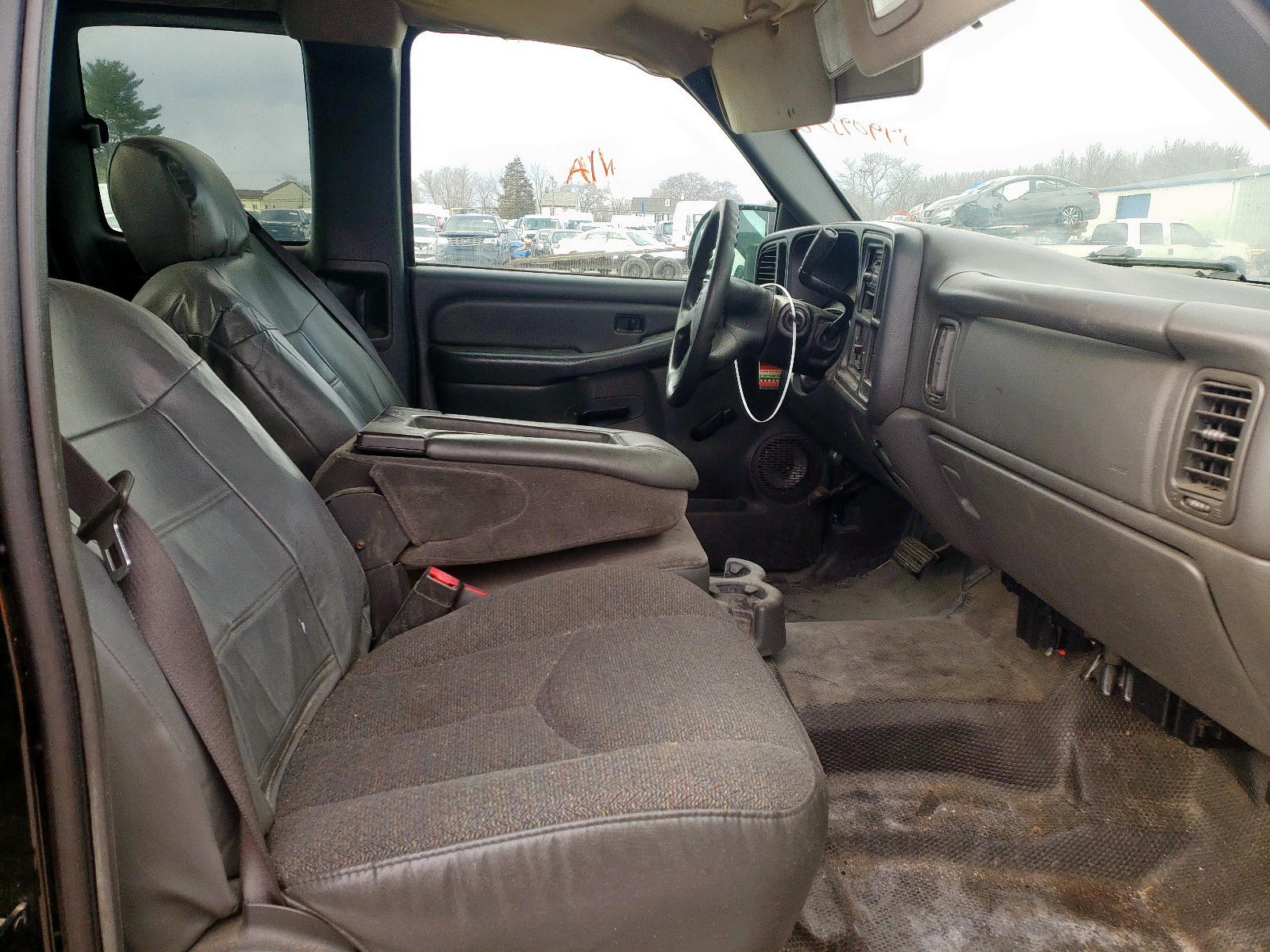Photo 5 from auction – 2004 CHEVROLET SILVERADO with VIN 2GCEC19T341282726
