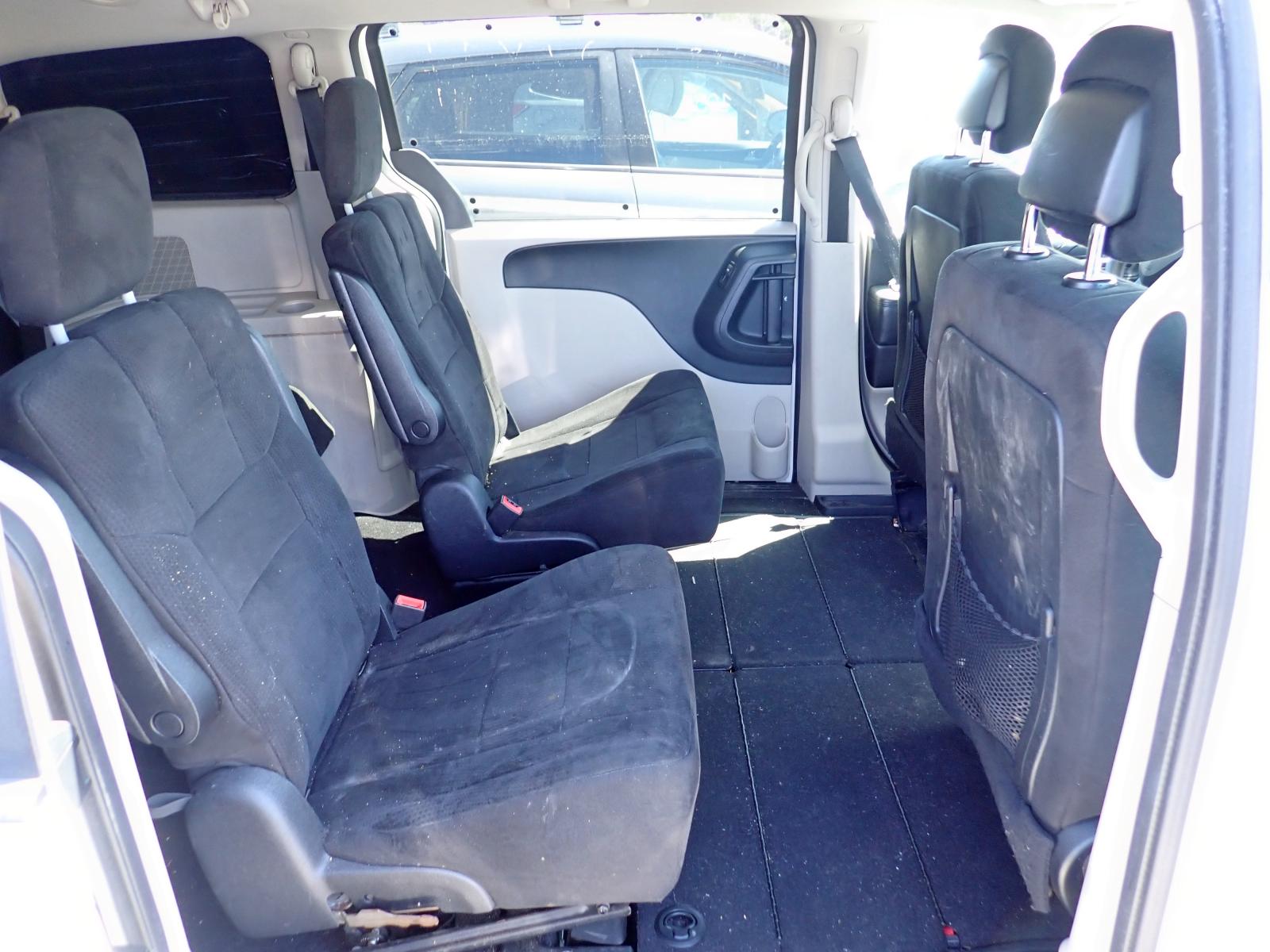 Photo 5 from auction – 2011 DODGE GRAND CARA with VIN 2D4RN4DG4BR693237