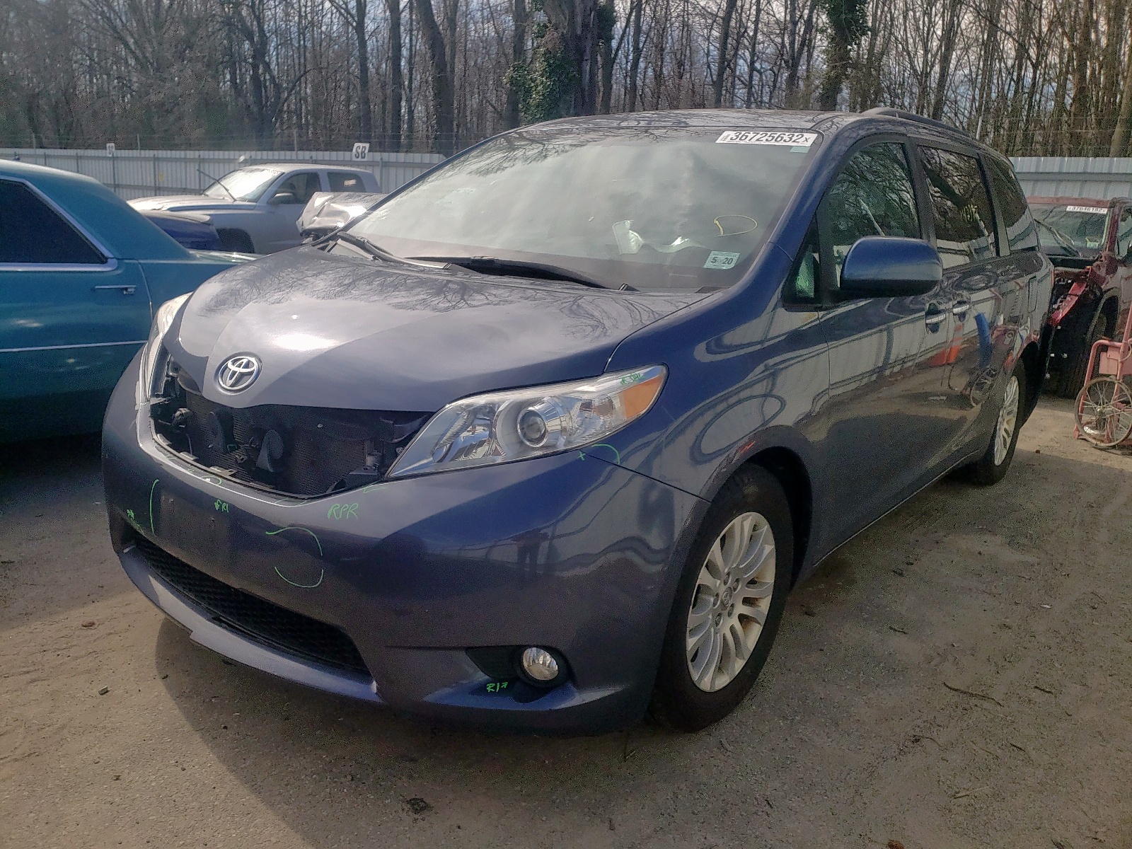 Photo 2 from auction – 2015 TOYOTA SIENNA XLE with VIN 5TDYK3DC6FS597549