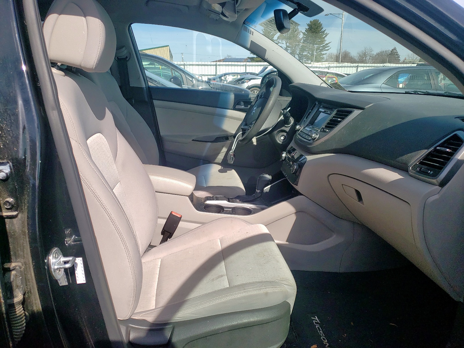 Photo 5 from auction – 2017 HYUNDAI TUCSON LIM with VIN KM8J3CA45HU290816