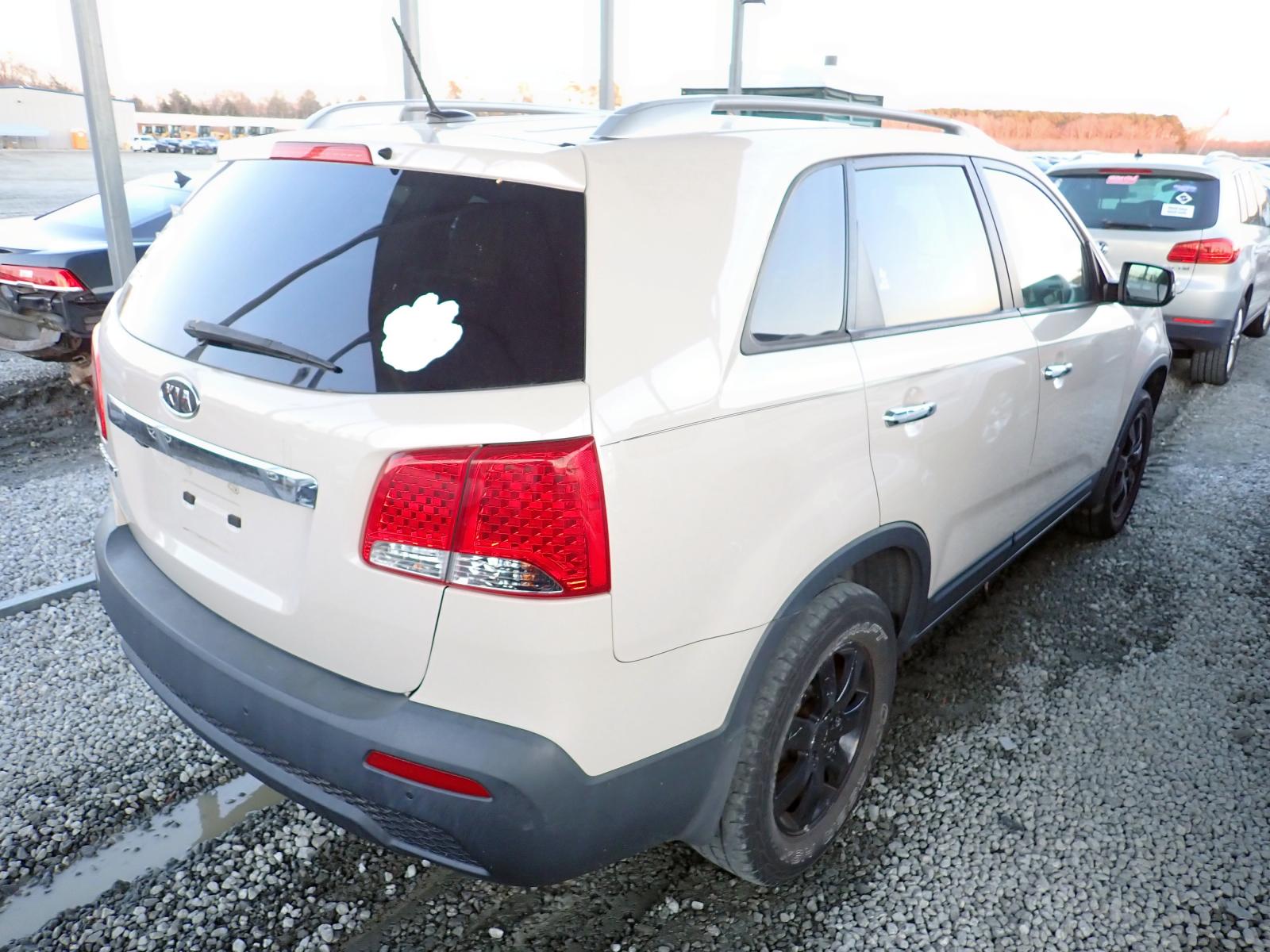 Photo 4 from auction – 2011 KIA SORENTO BA with VIN 5XYKT4A16BG033340