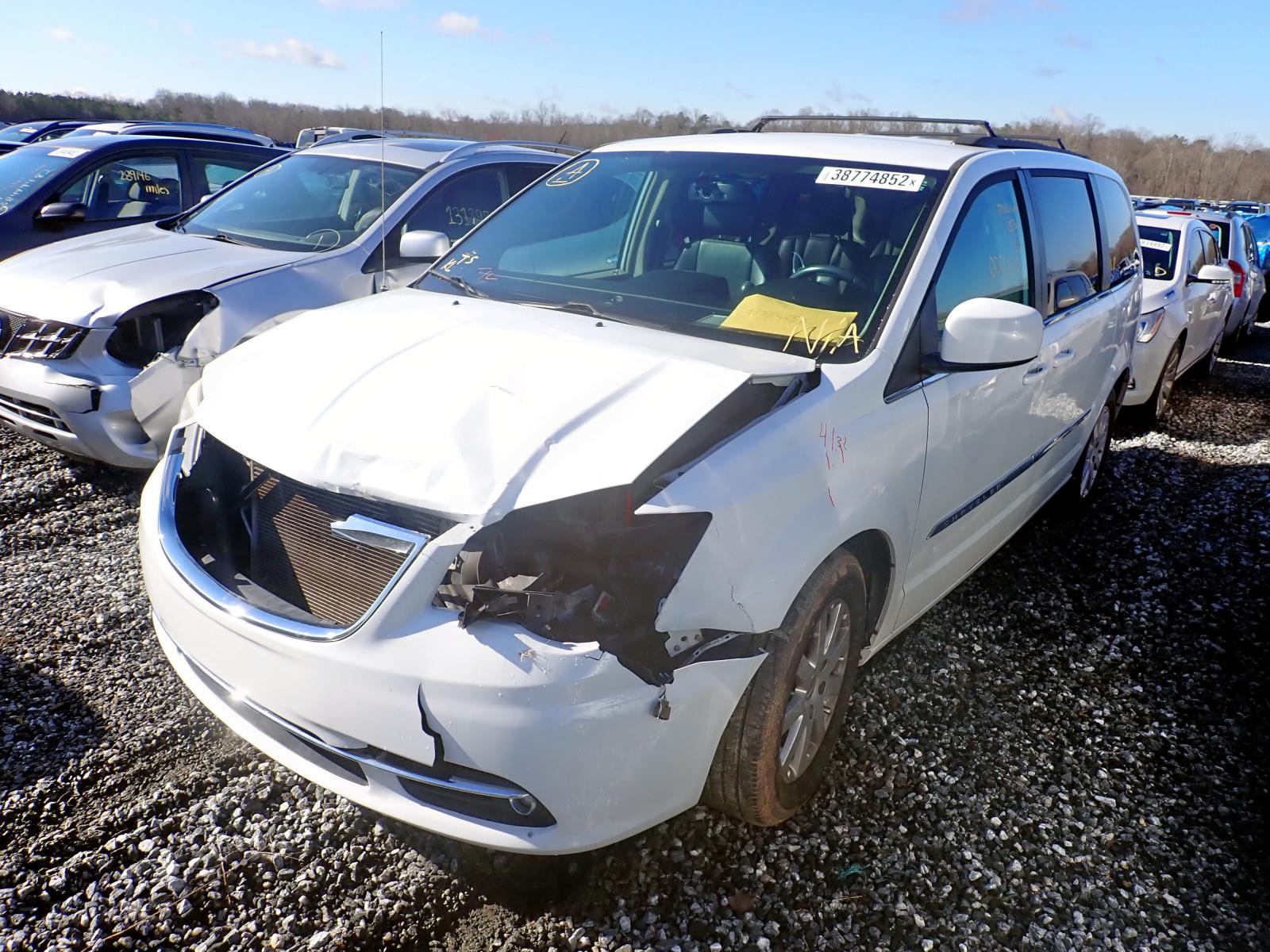 Photo 2 from auction – 2014 CHRYSLER TOWN & COU with VIN 2C4RC1BG4ER125045
