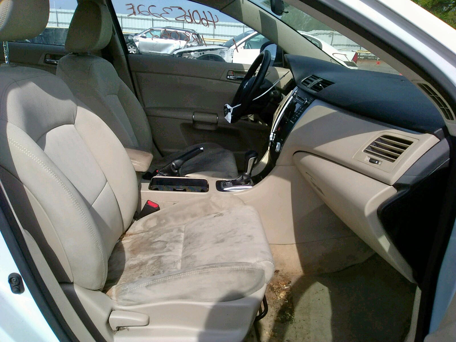 Photo 15 from auction – 2010 SUZUKI KIZASHI S with VIN JS2RF9A13A6100115