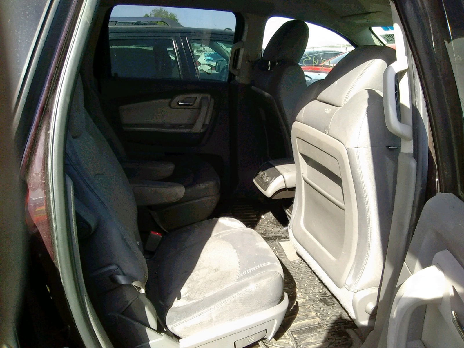 Photo 6 from auction – 2010 CHEVROLET TRAVERSE L with VIN 1GNLVFED4AS111578