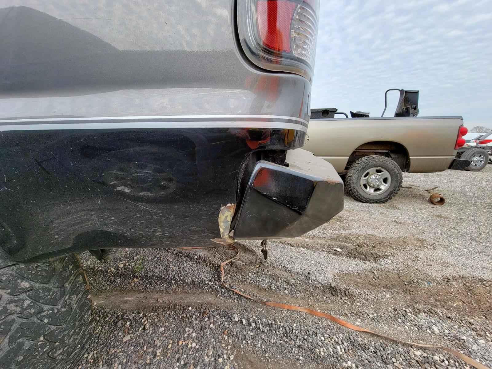 Photo 9 from auction – 2003 FORD F350 SRW S with VIN 1FTSW31F33EB09703